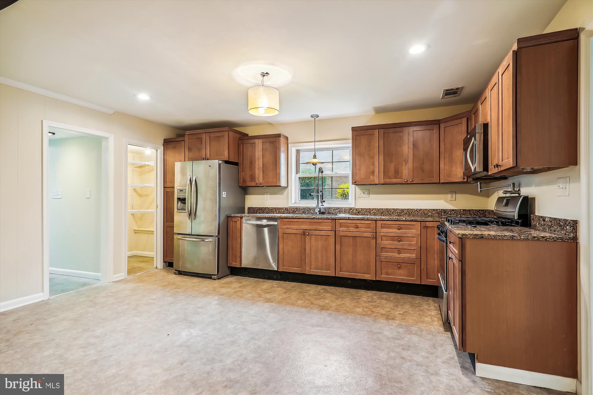 CALVERTON - Residential