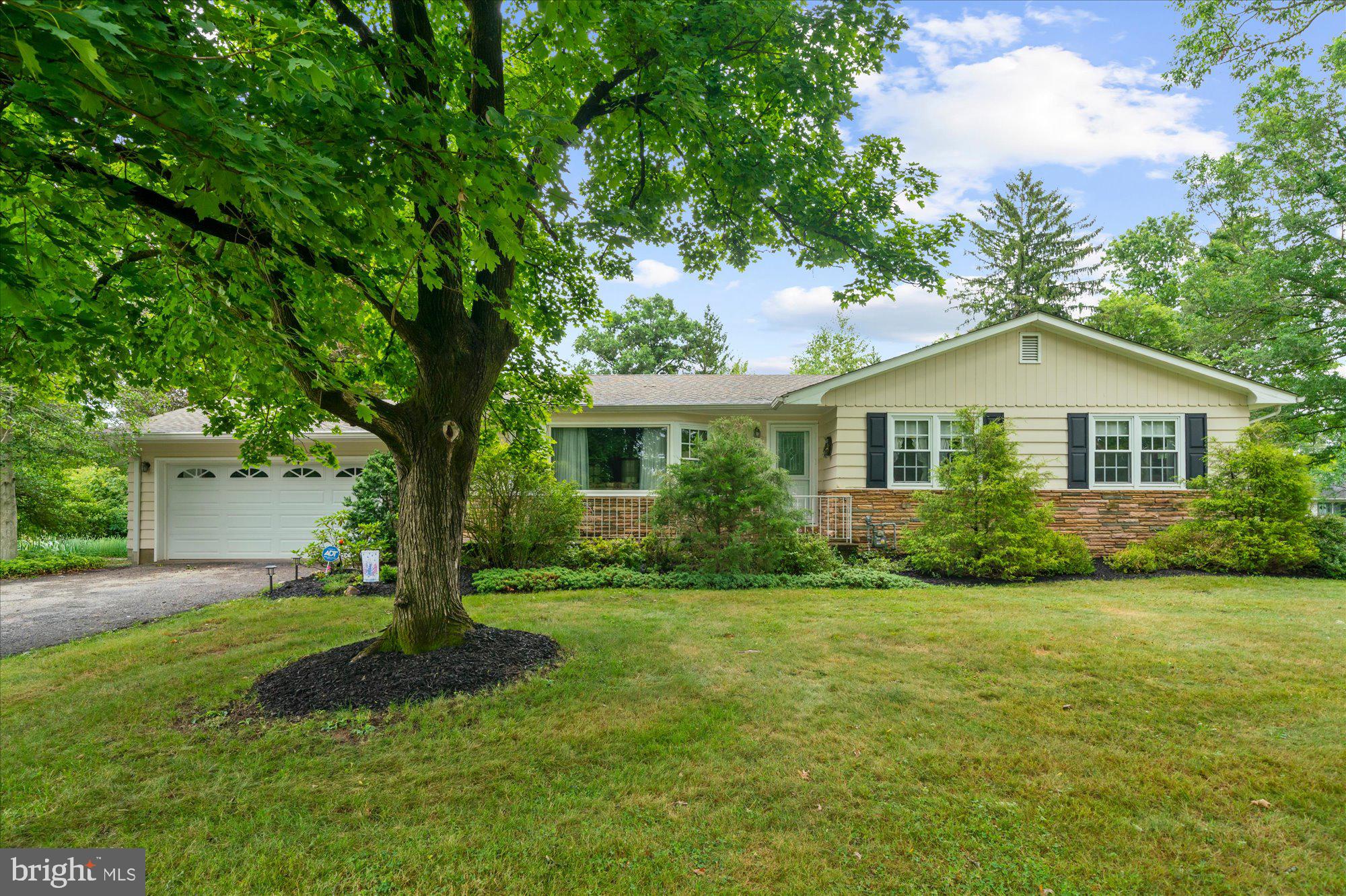 Photo 1 of 31 — 11 MEADOWBROOK ROAD, FLEMINGTON, NJ 08822