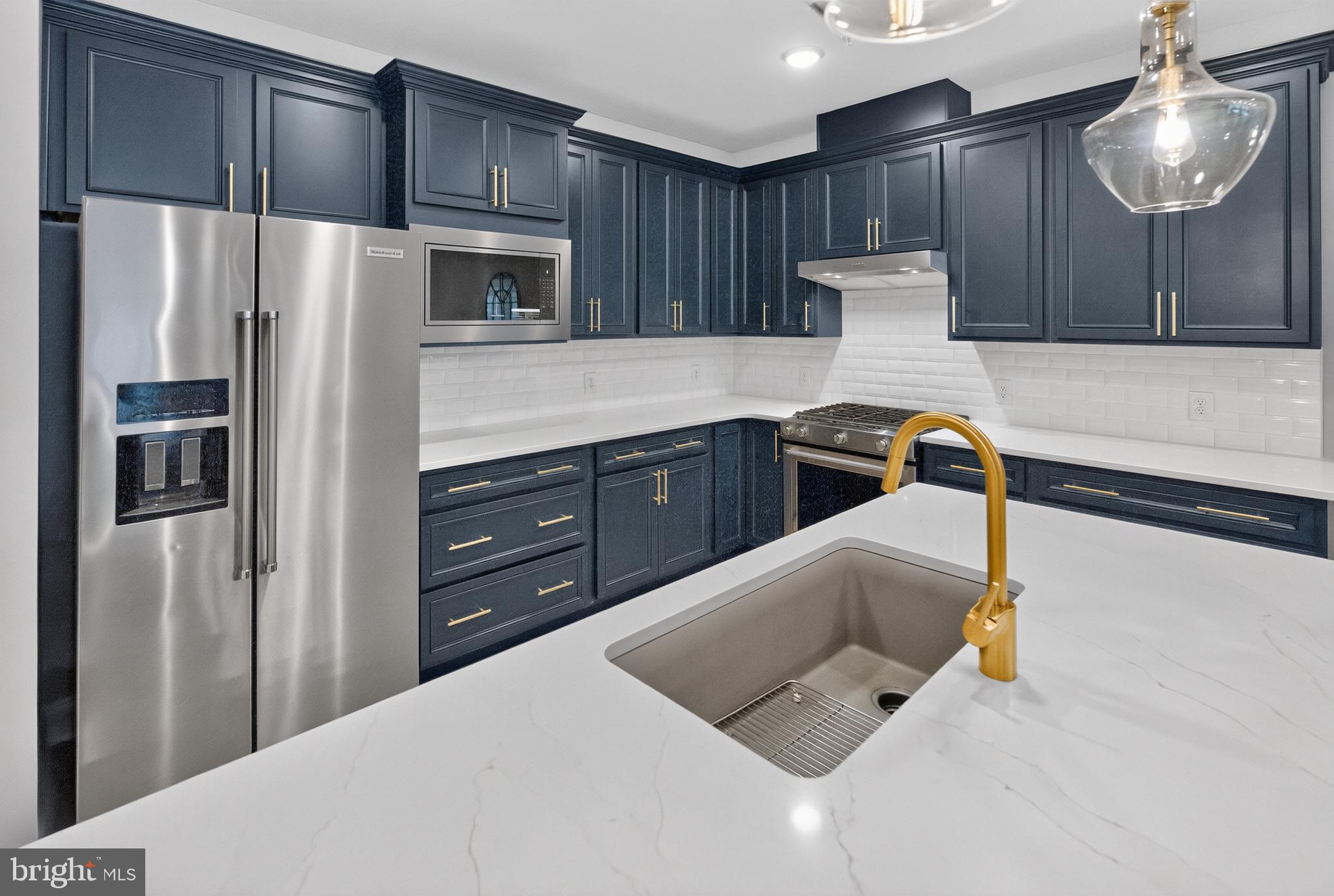 1011 VICTORIA COURT