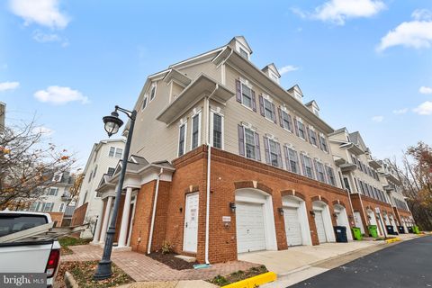 8934 MILFORD HAVEN COURT B LORTON VA 22079