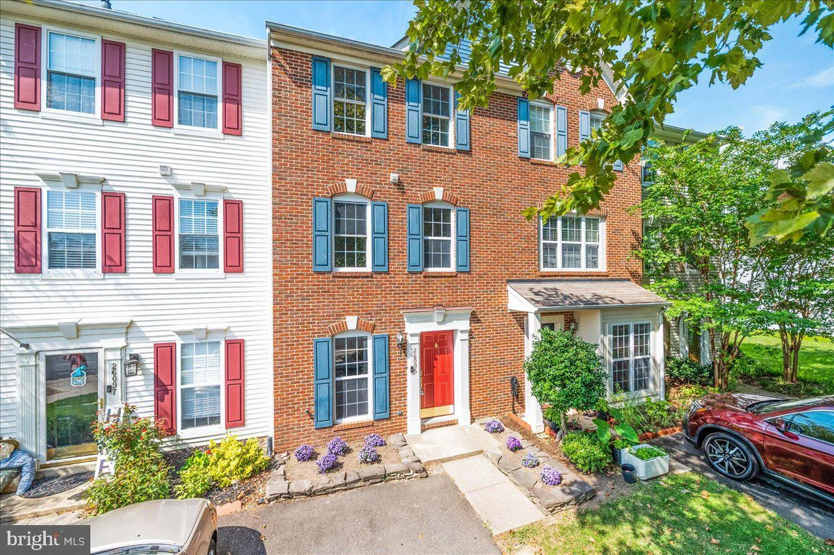 26095 Lands End Drive, Chantilly, VA 20152
