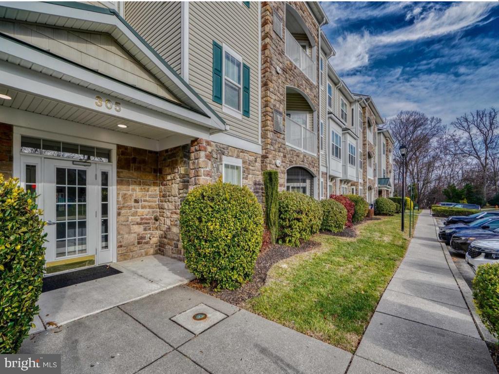 301 & 303 WYNDHAM CIRCLE