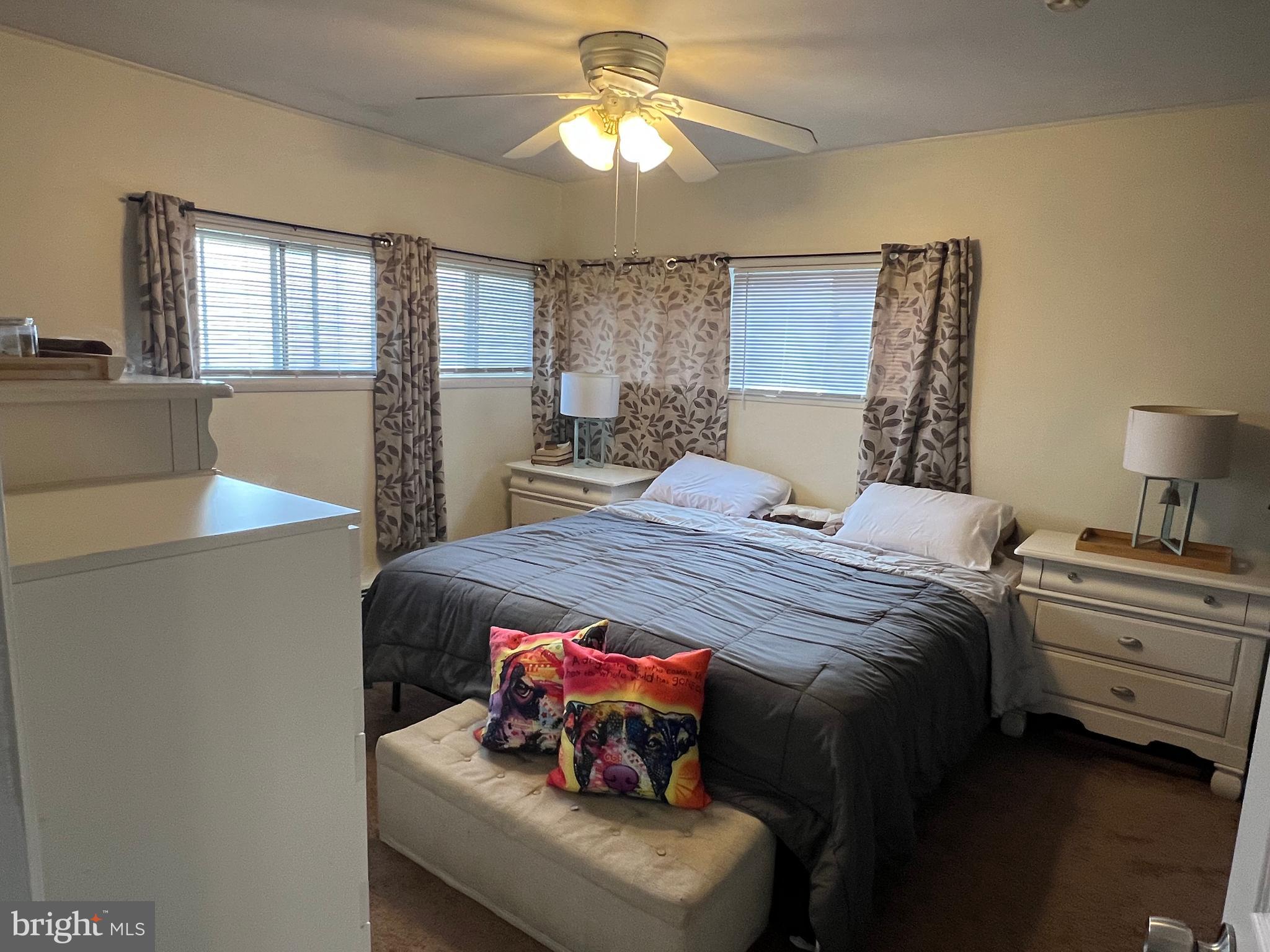 OAKTREE HOLLOW - Residential