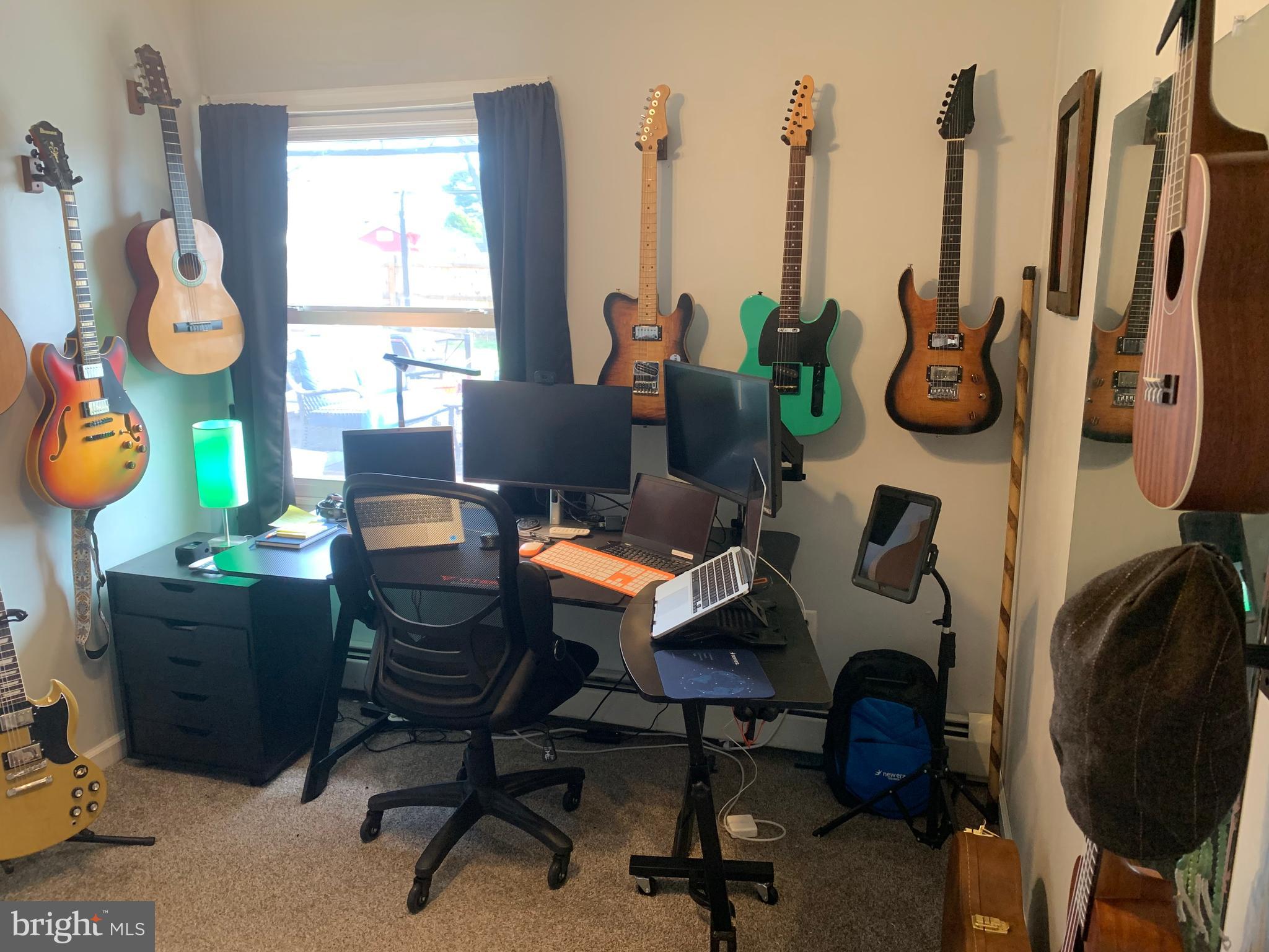 OAKTREE HOLLOW - Residential