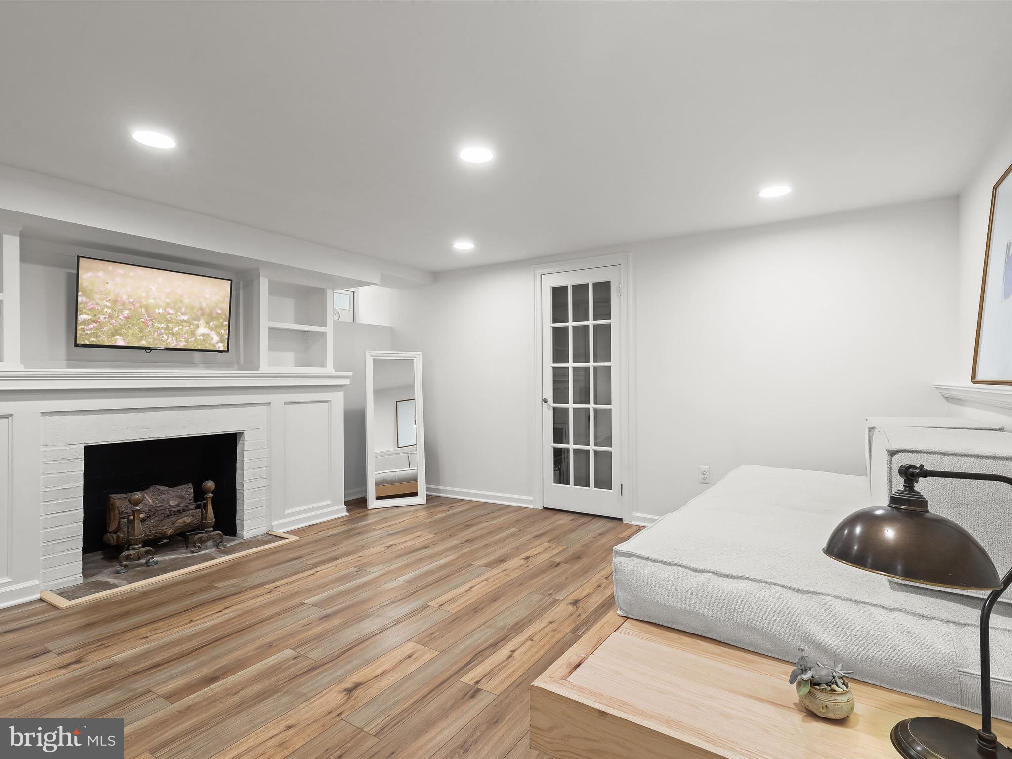 MAYFIELD - Residential