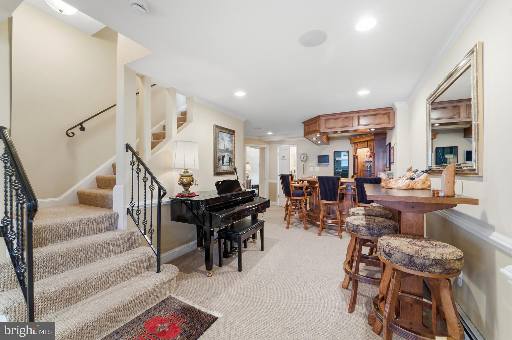 RIVERSIDE MANOR - Residential