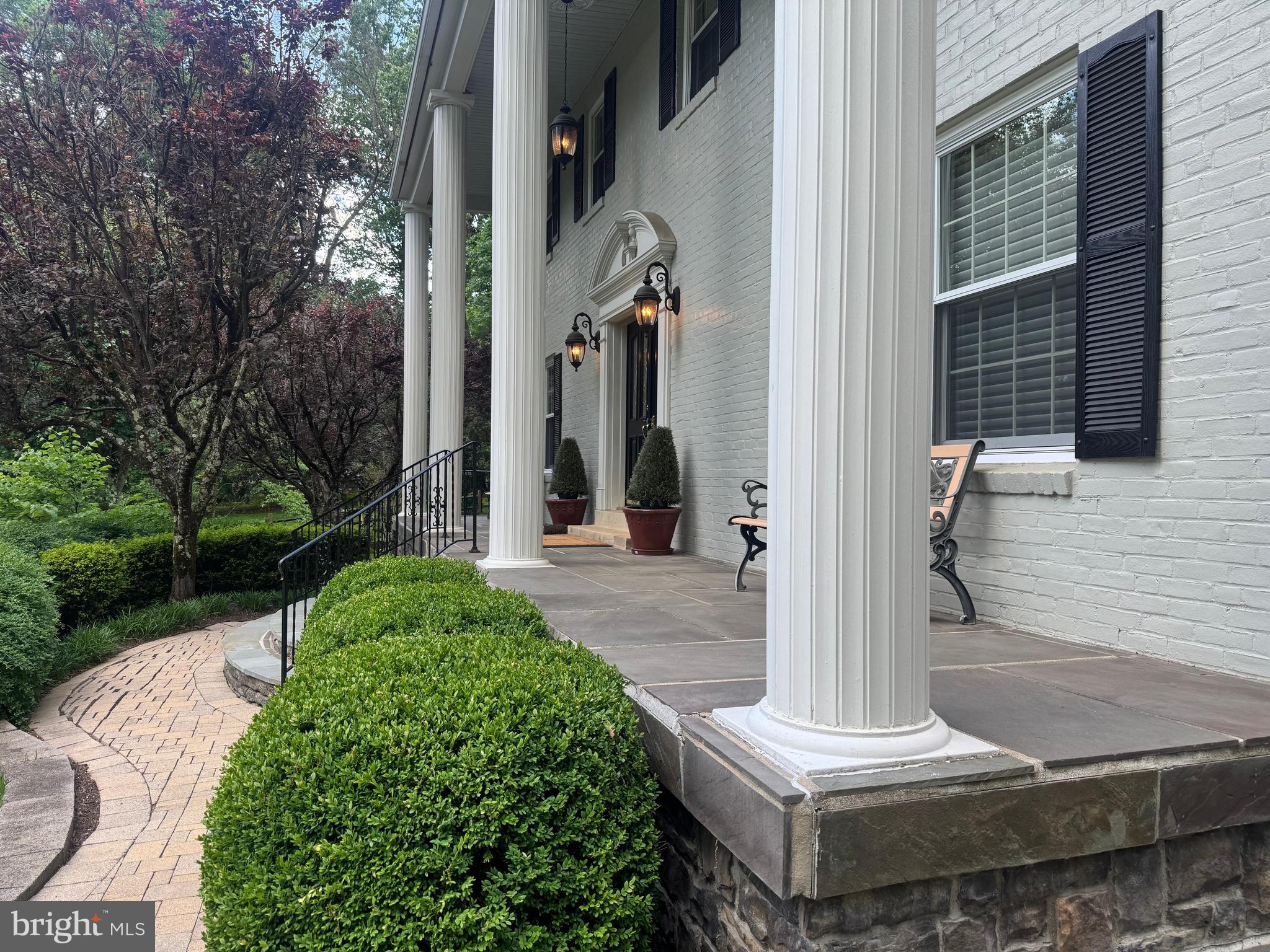 RIVERSIDE MANOR - Residential