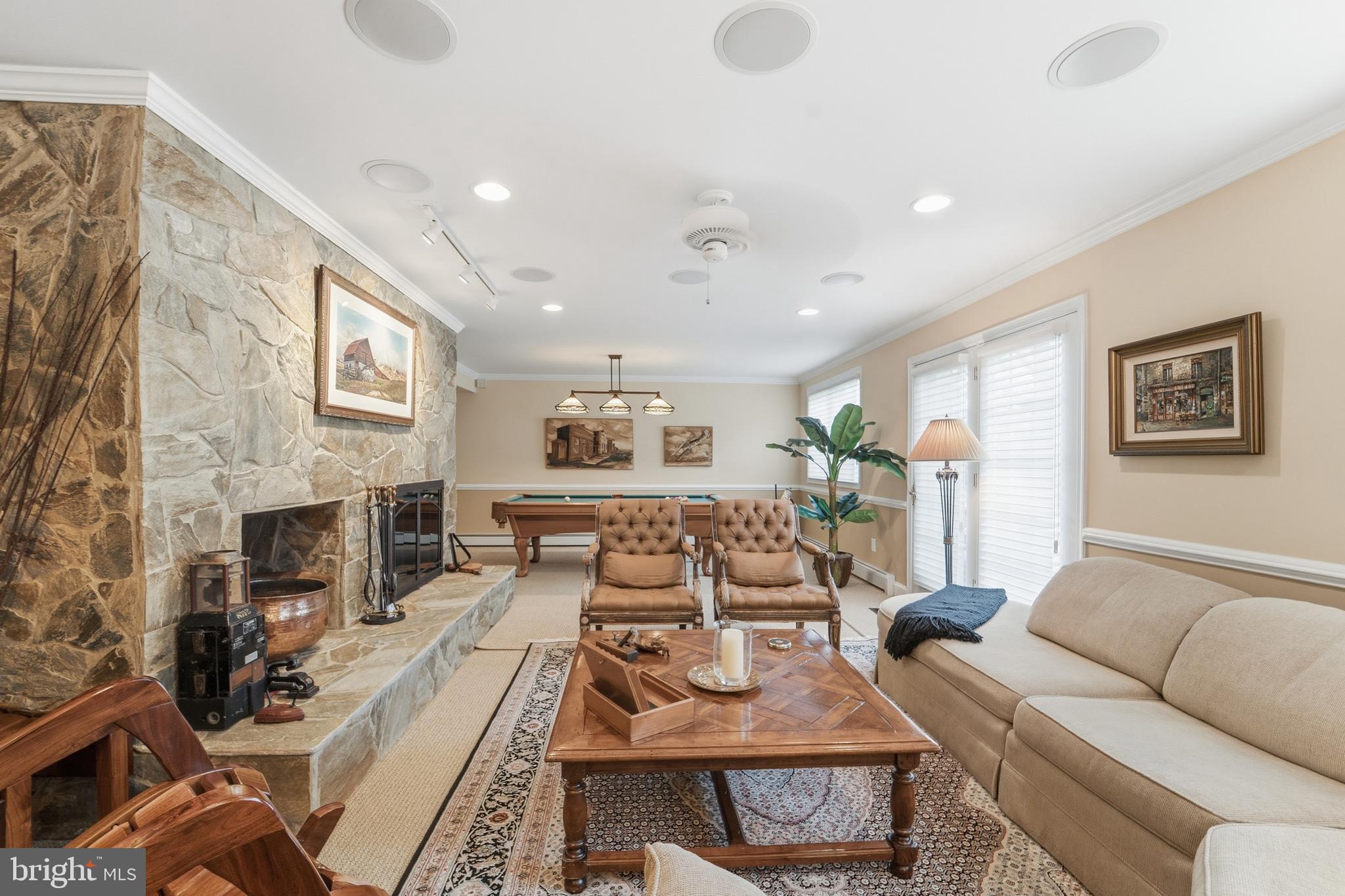 RIVERSIDE MANOR - Residential