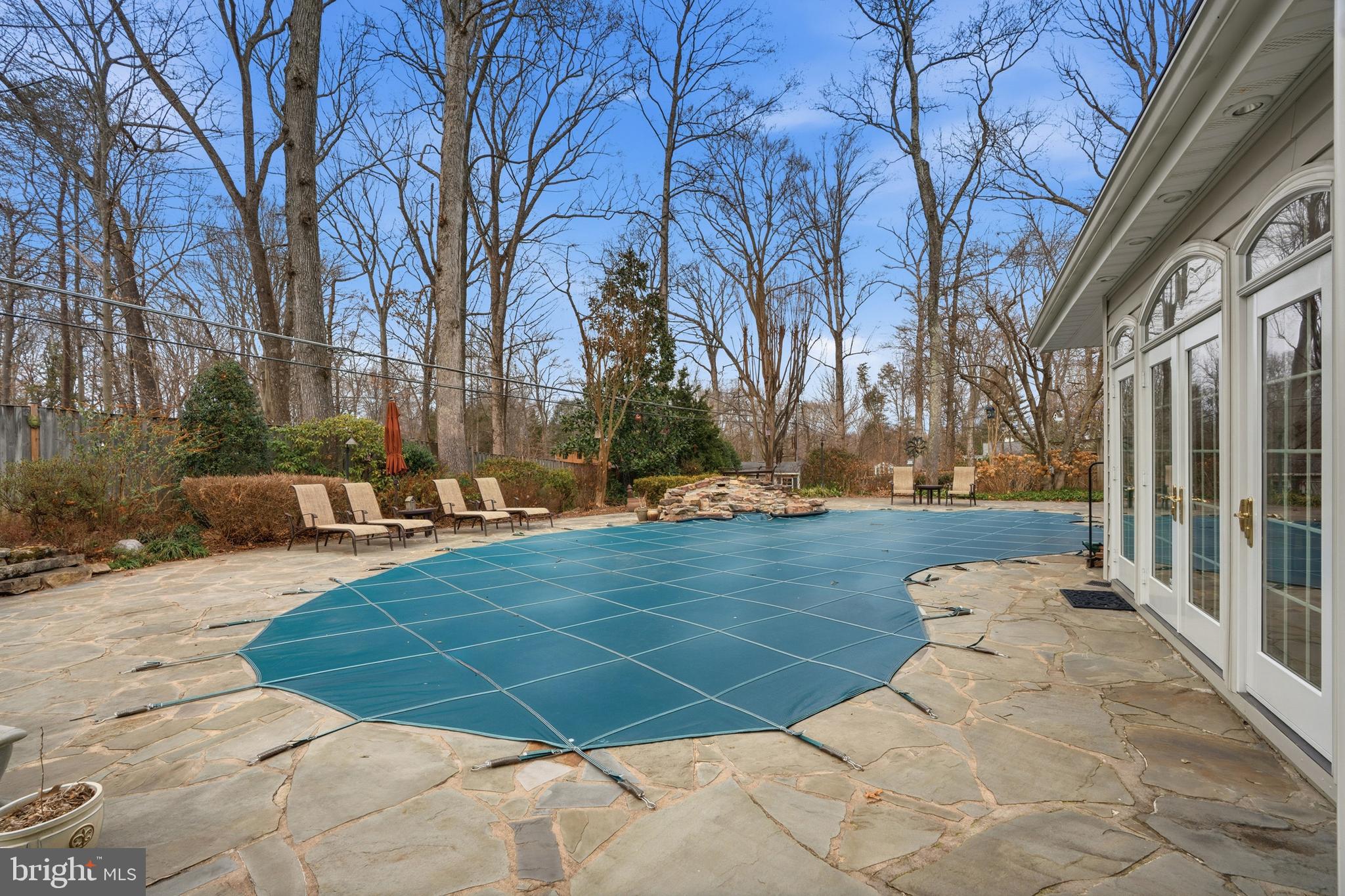 RIVERSIDE MANOR - Residential