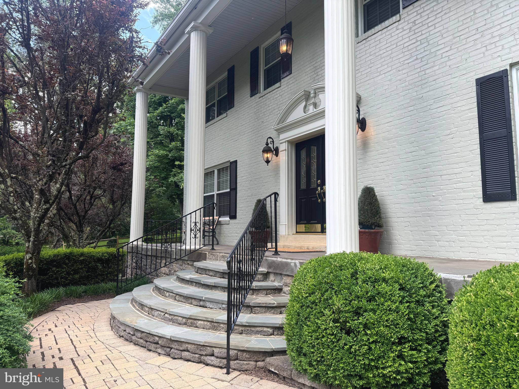 RIVERSIDE MANOR - Residential