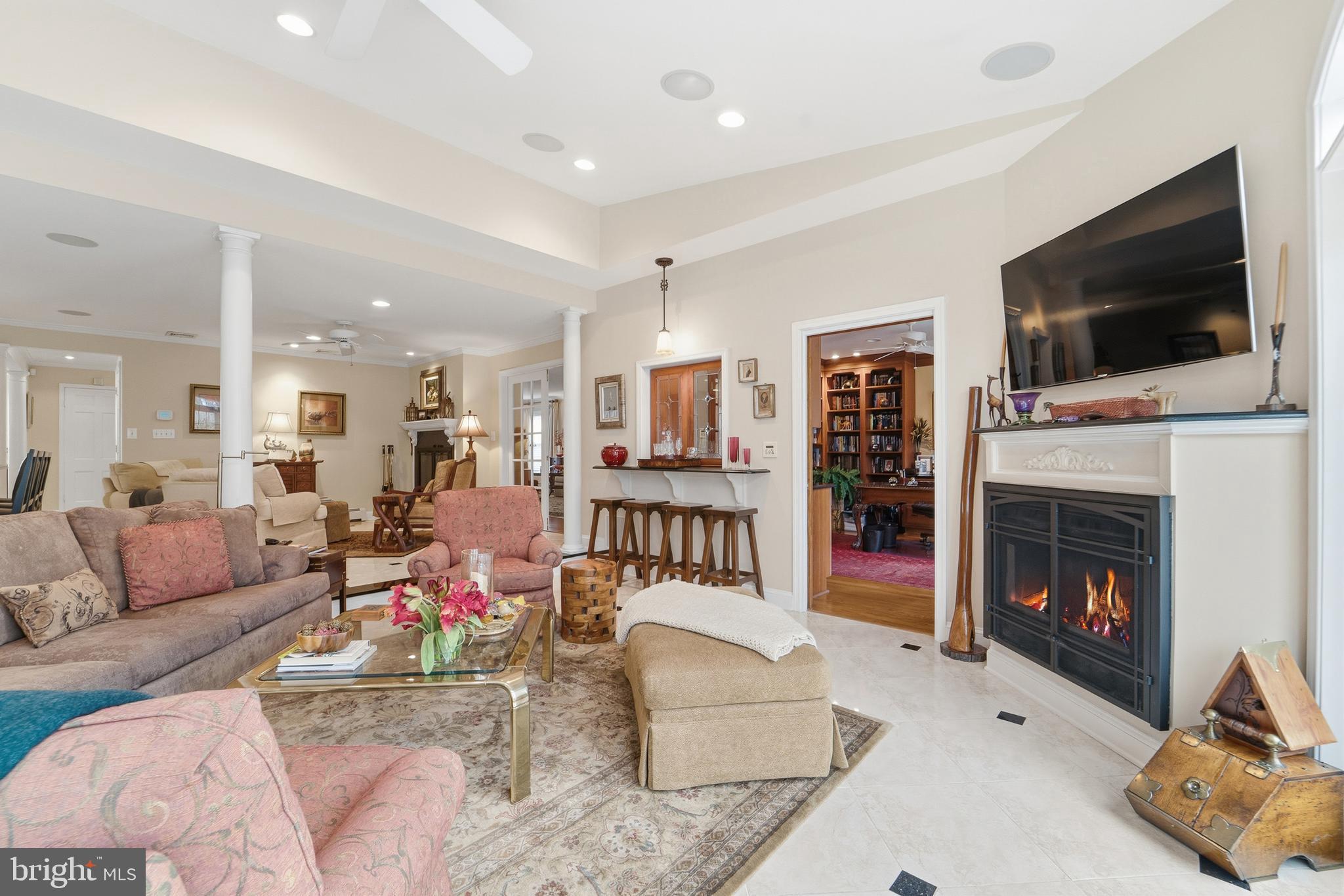 RIVERSIDE MANOR - Residential