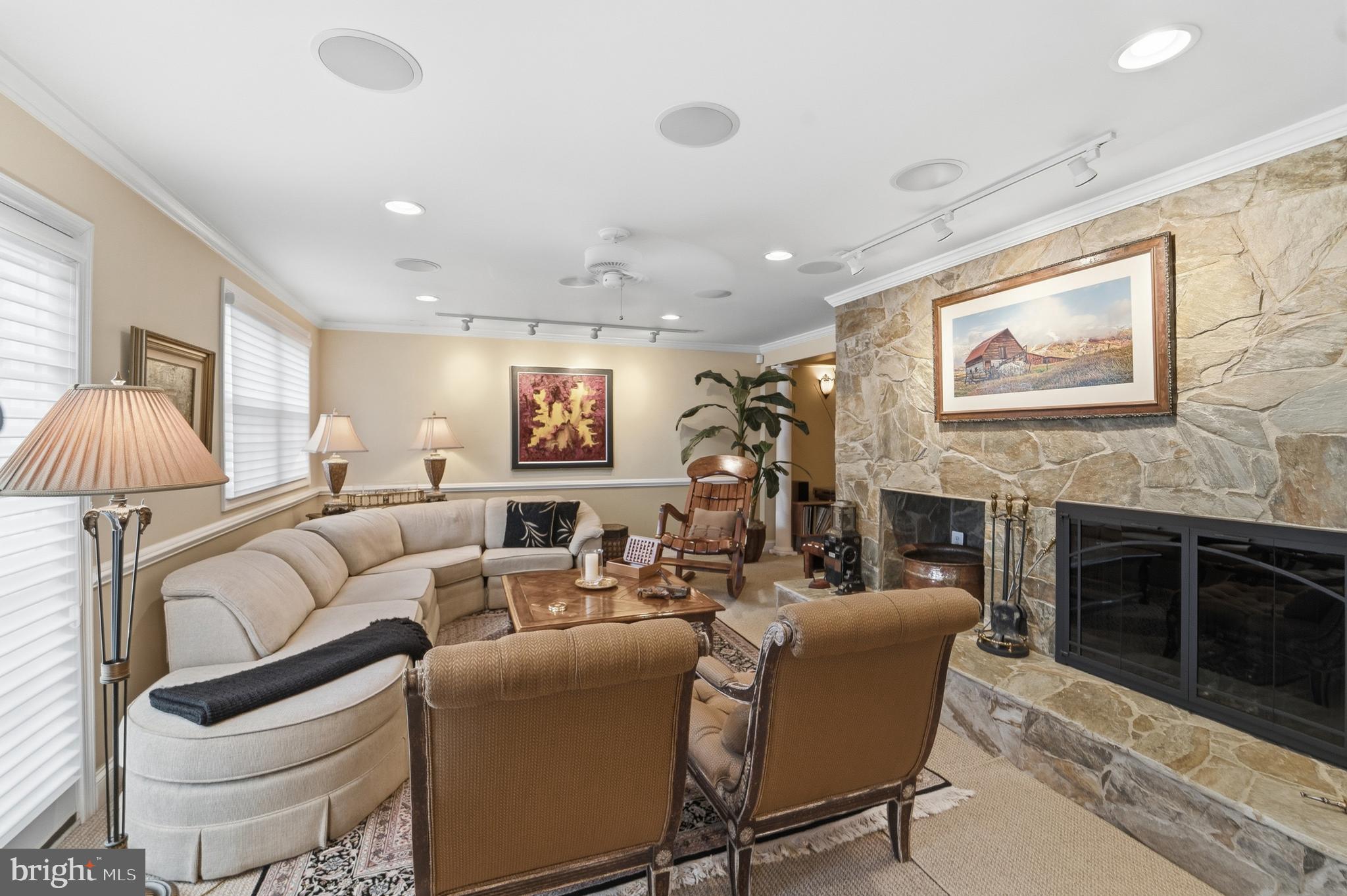 RIVERSIDE MANOR - Residential