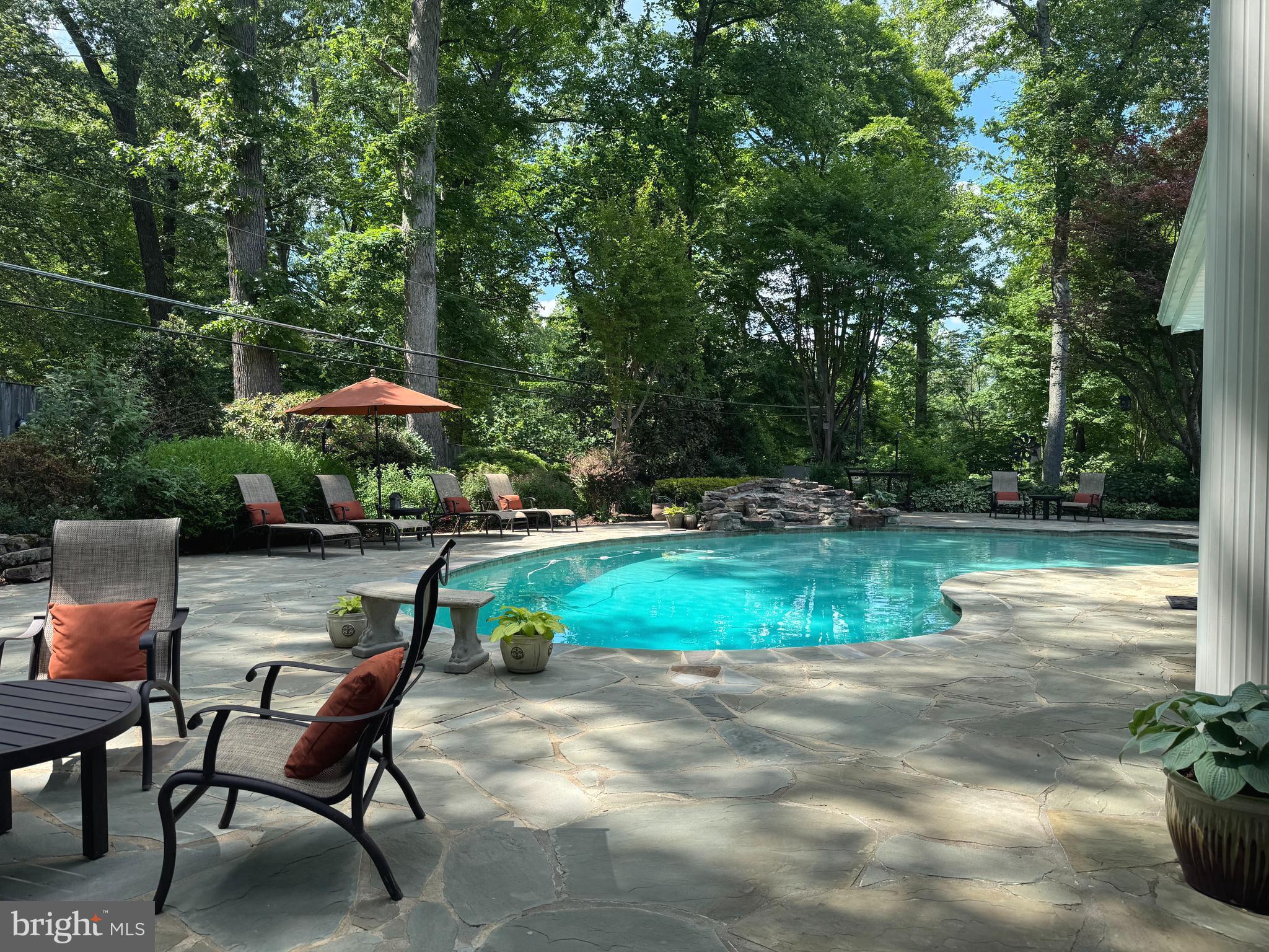 RIVERSIDE MANOR - Residential