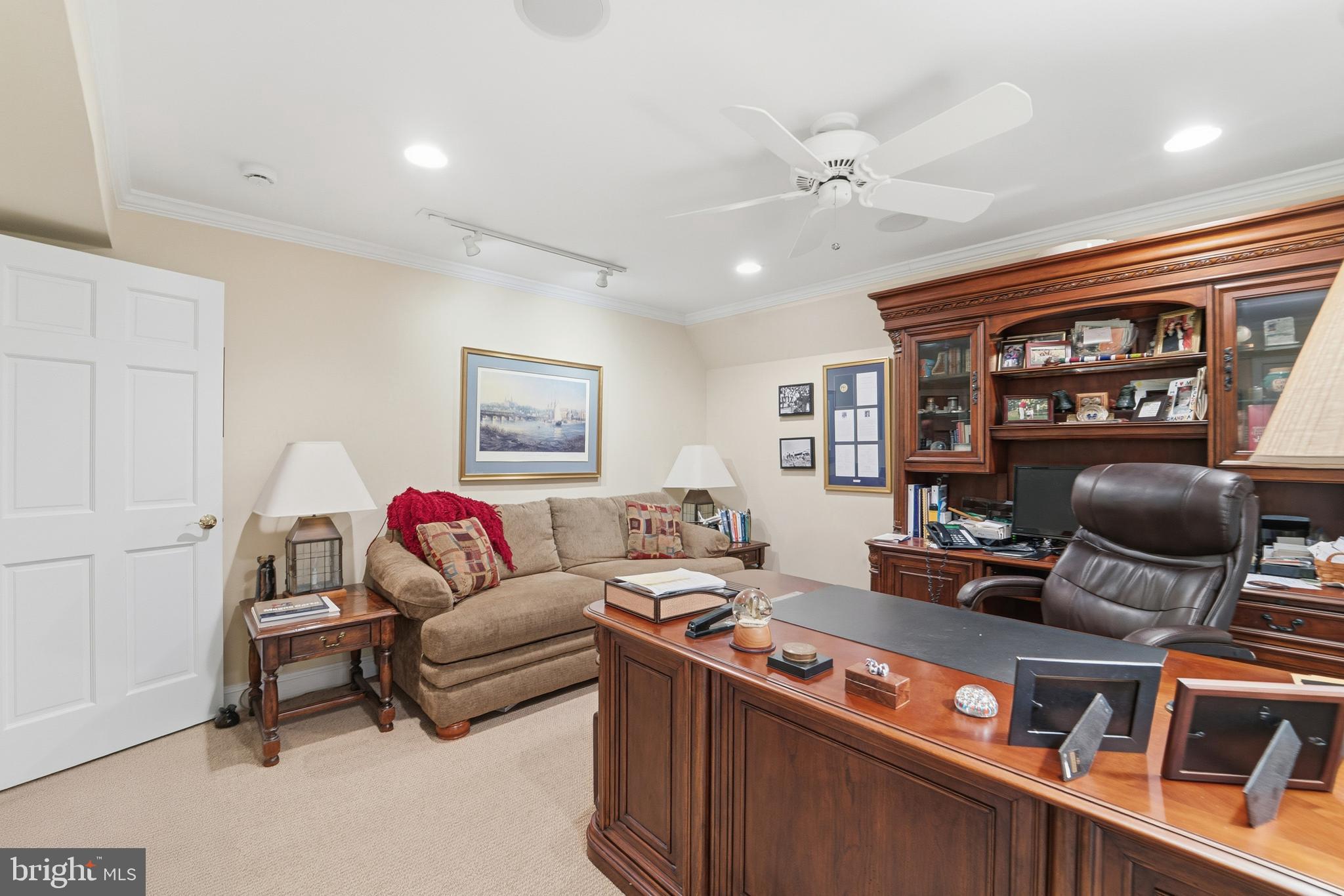 RIVERSIDE MANOR - Residential