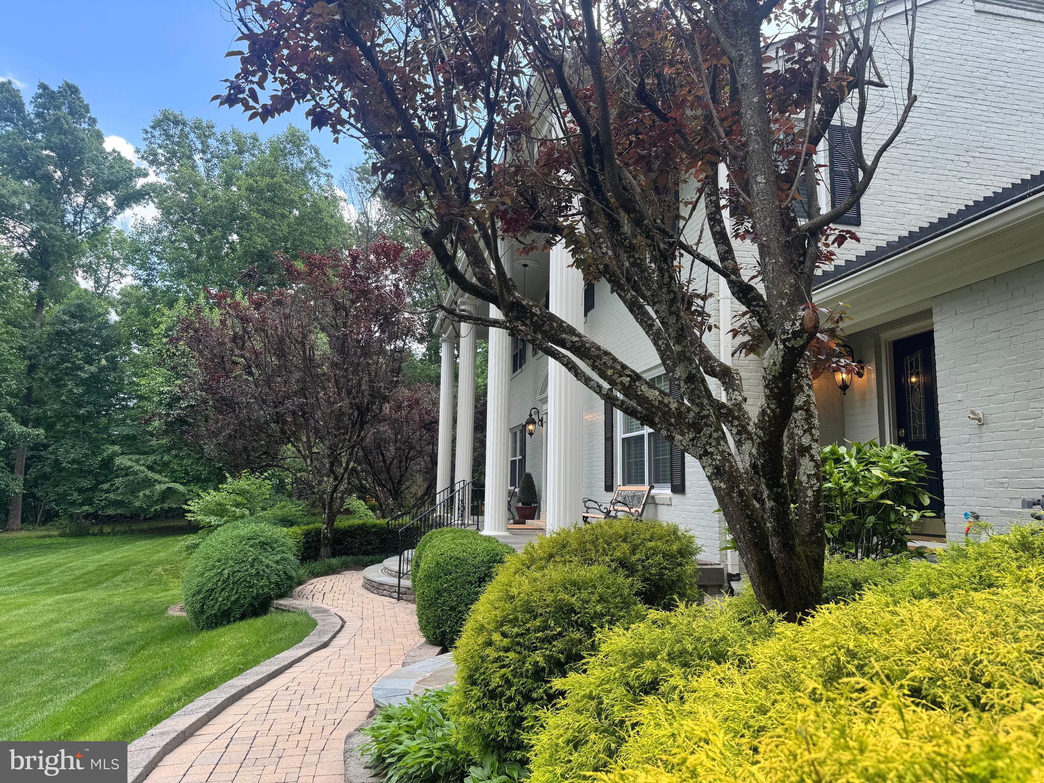 RIVERSIDE MANOR - Residential
