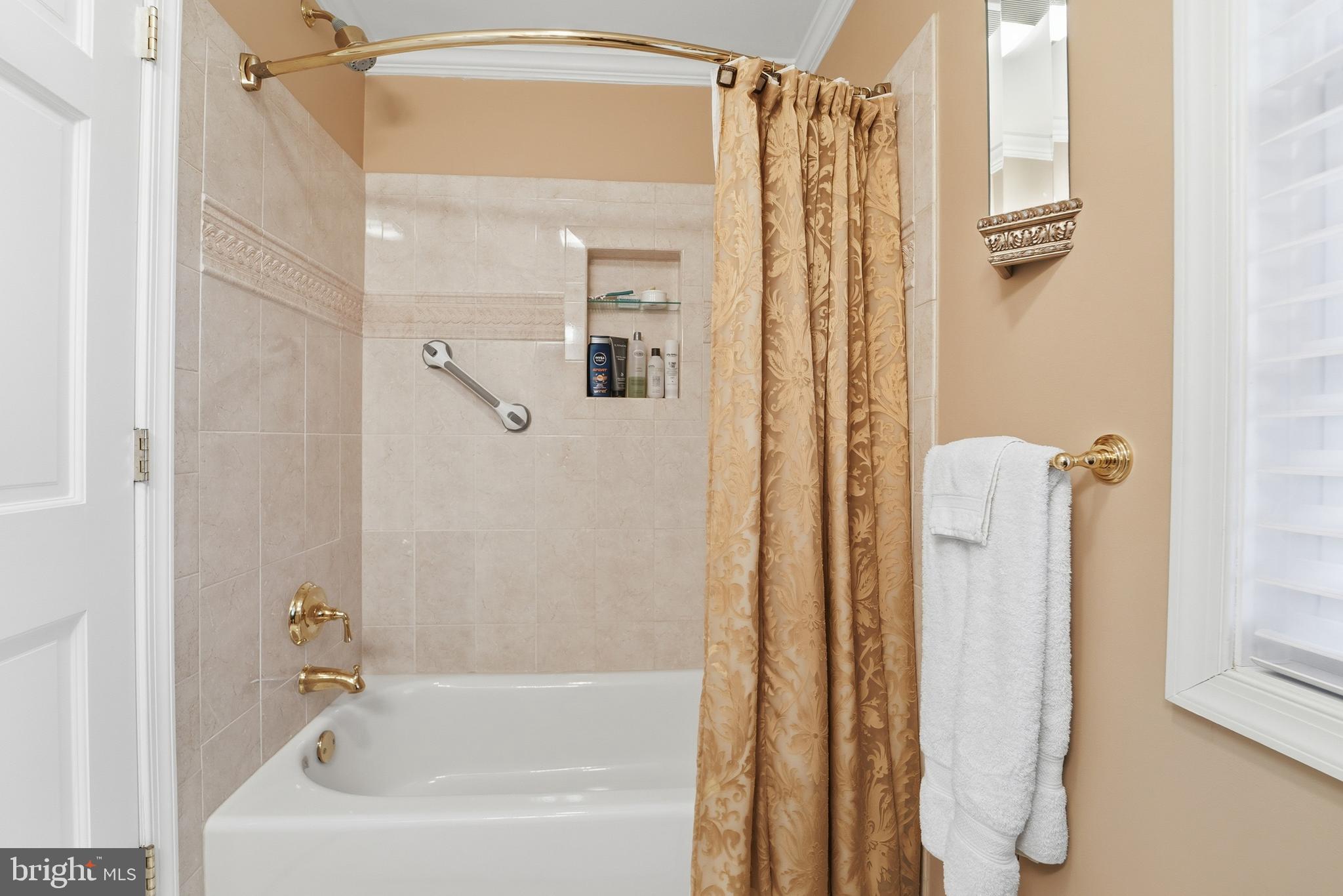 RIVERSIDE MANOR - Residential