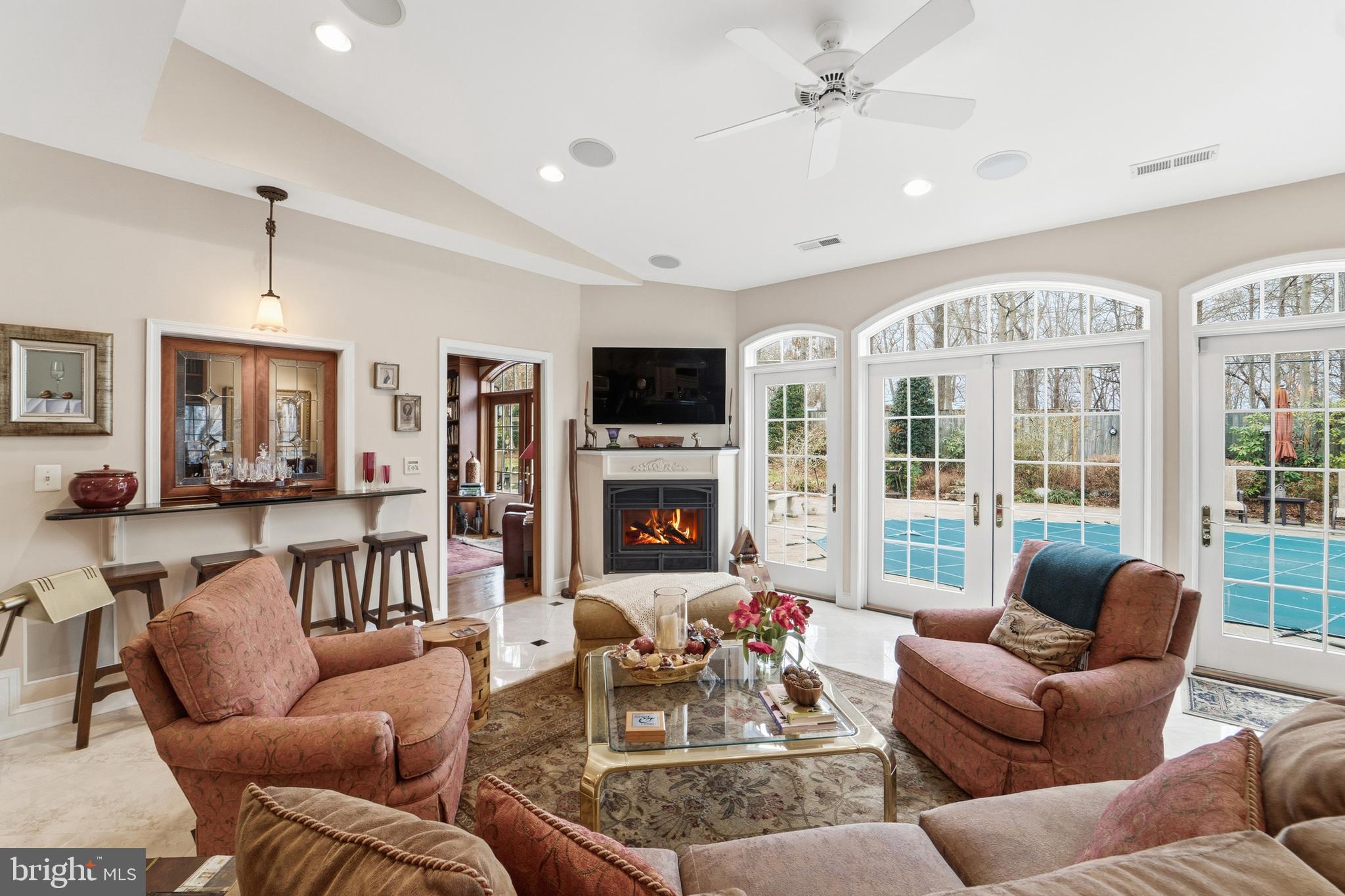 RIVERSIDE MANOR - Residential