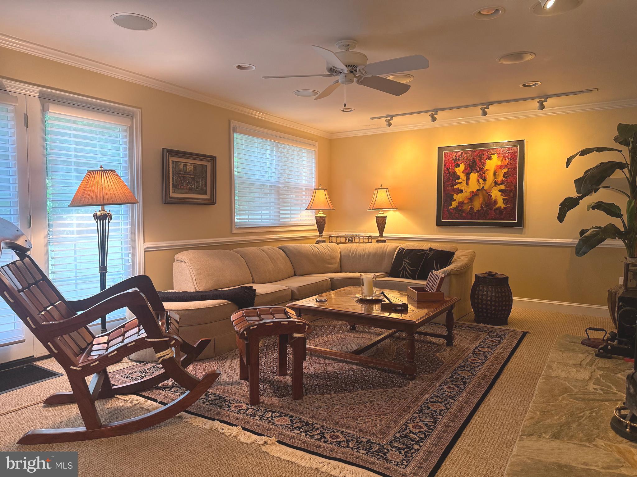 RIVERSIDE MANOR - Residential