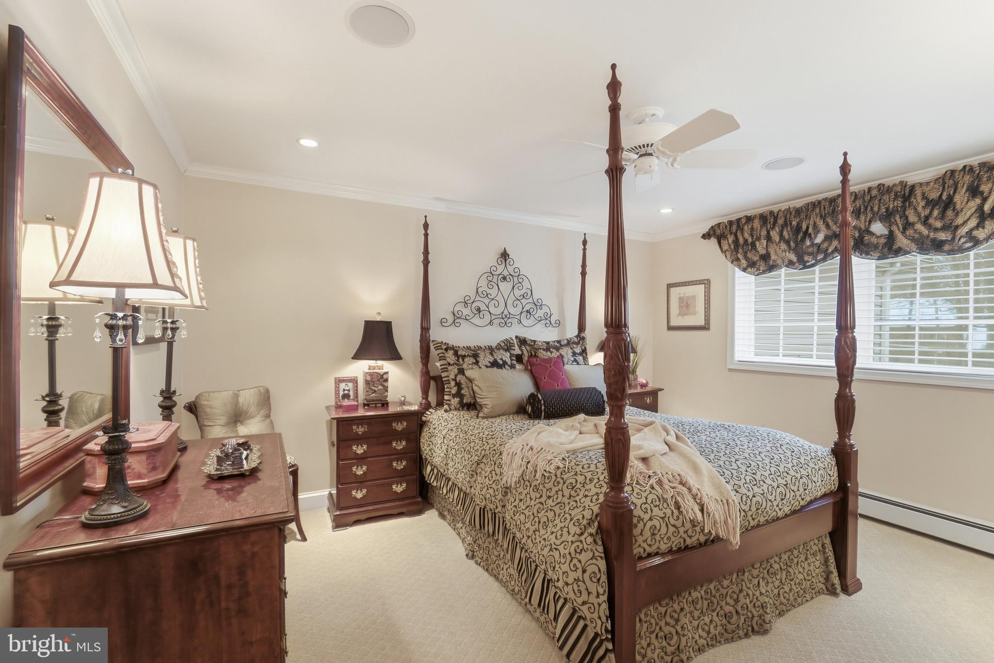 RIVERSIDE MANOR - Residential