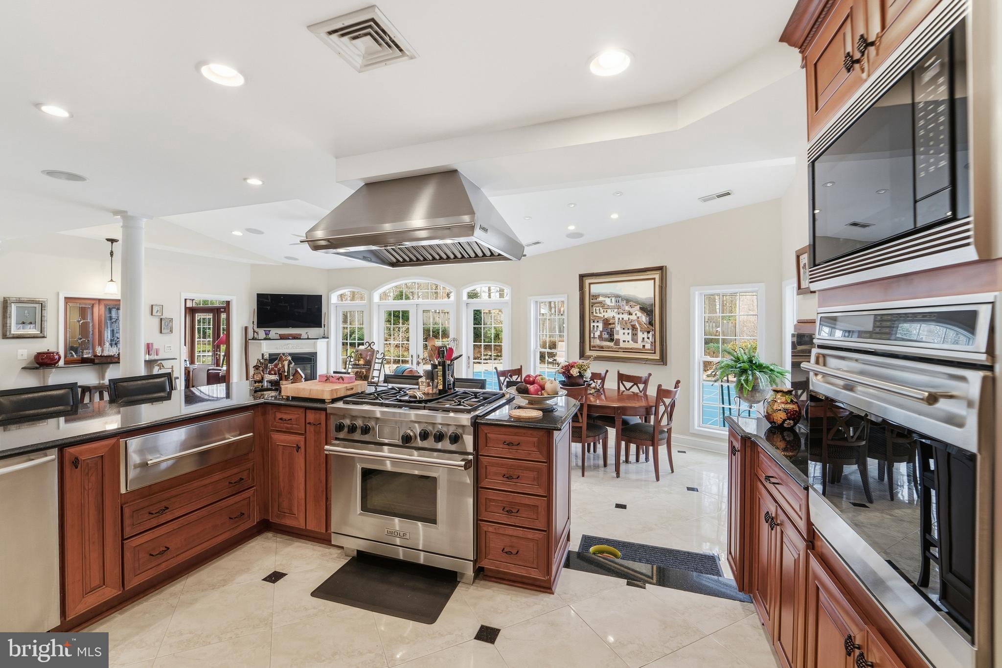 RIVERSIDE MANOR - Residential