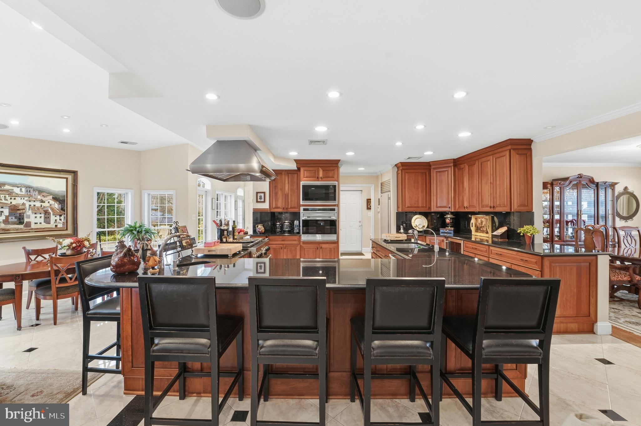 RIVERSIDE MANOR - Residential