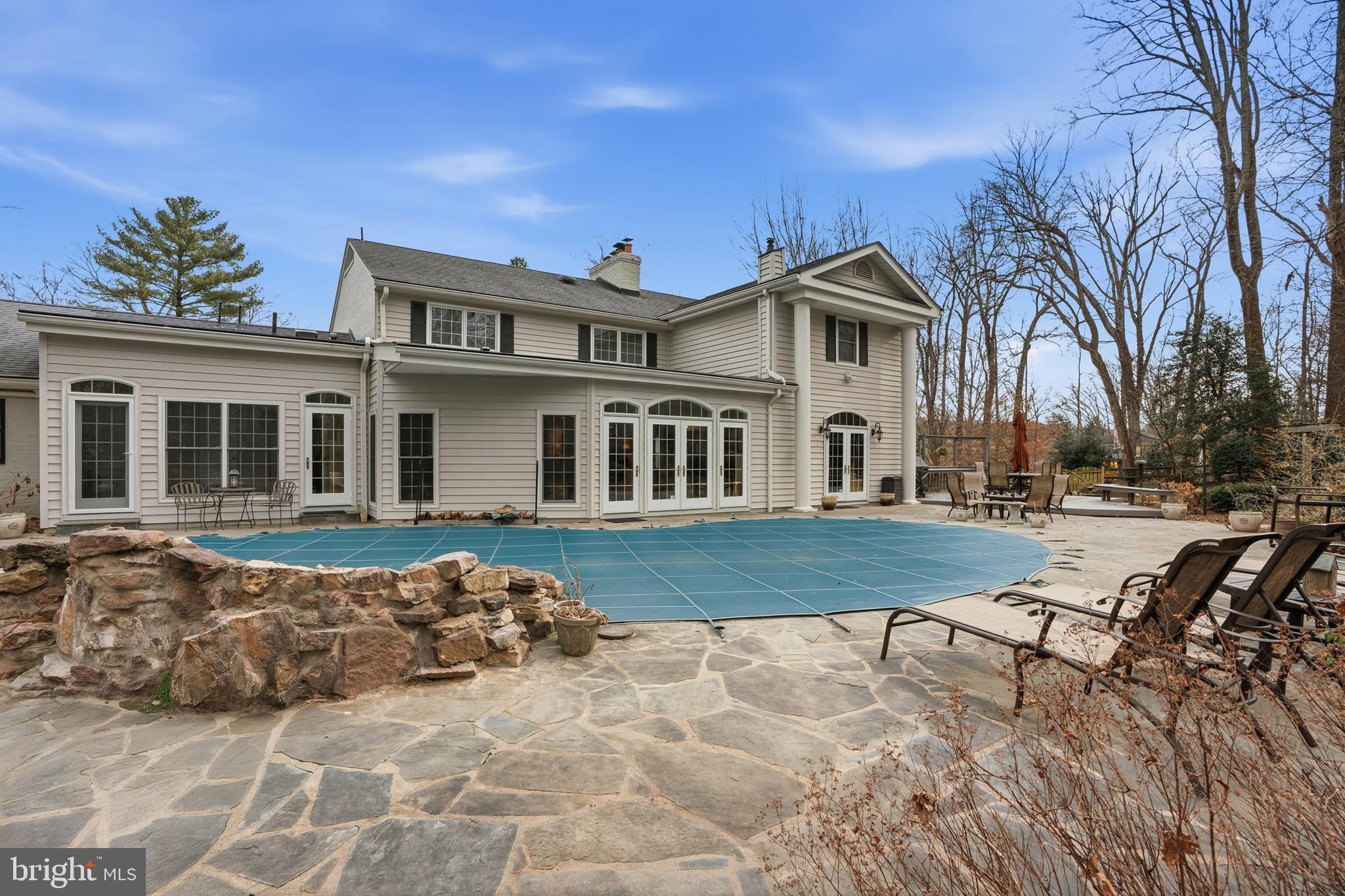 RIVERSIDE MANOR - Residential