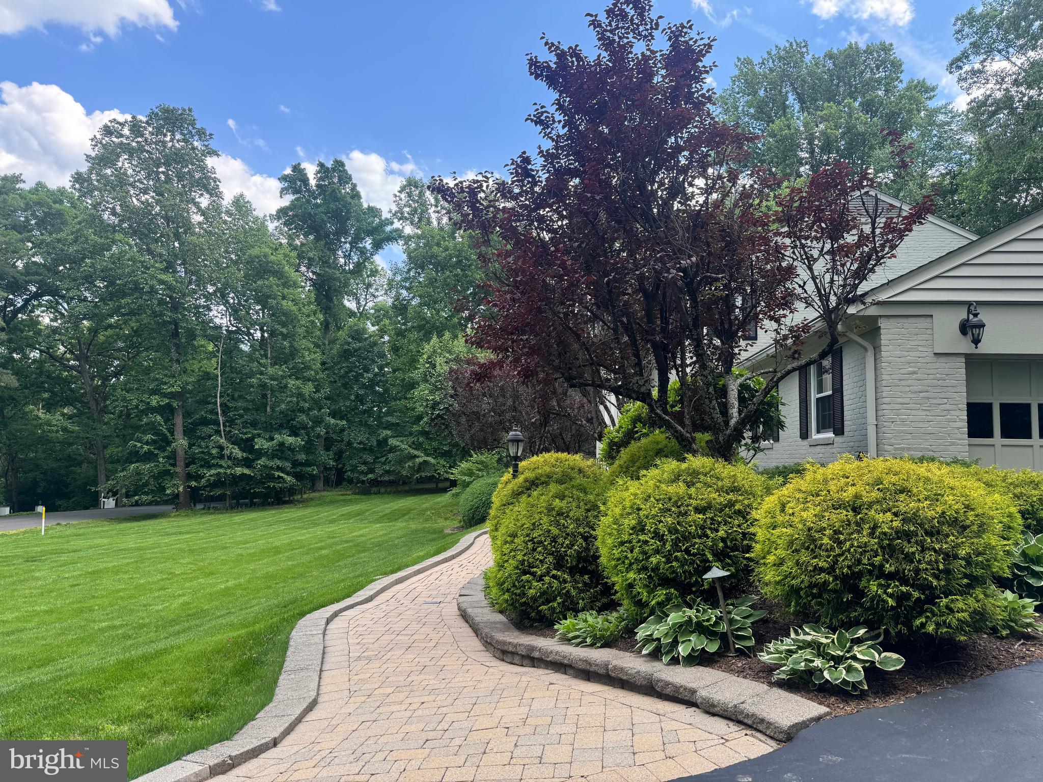 RIVERSIDE MANOR - Residential