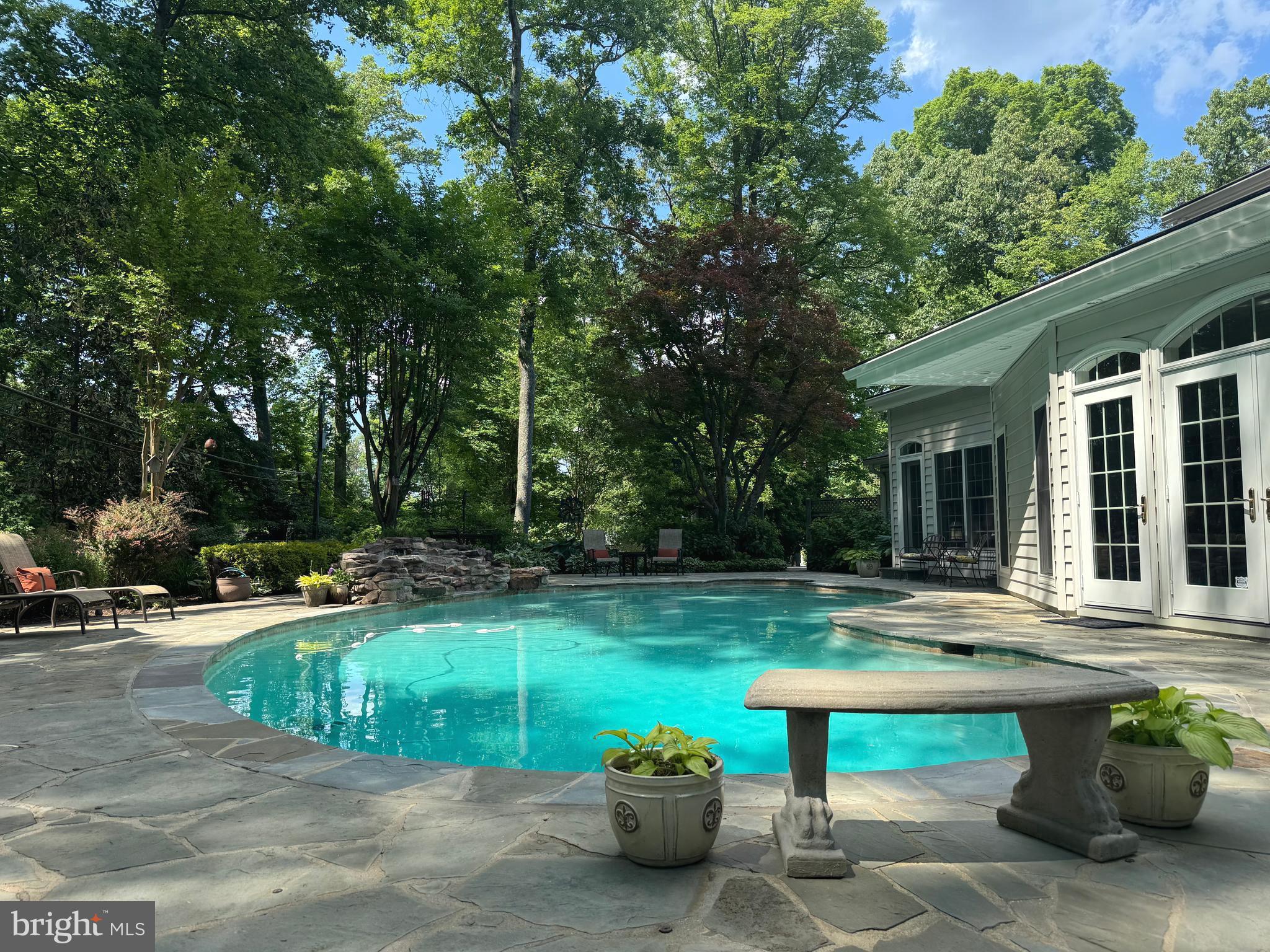 RIVERSIDE MANOR - Residential