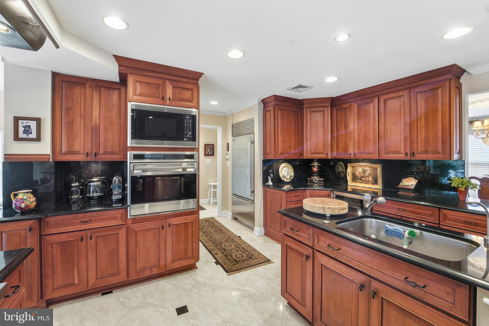 RIVERSIDE MANOR - Residential