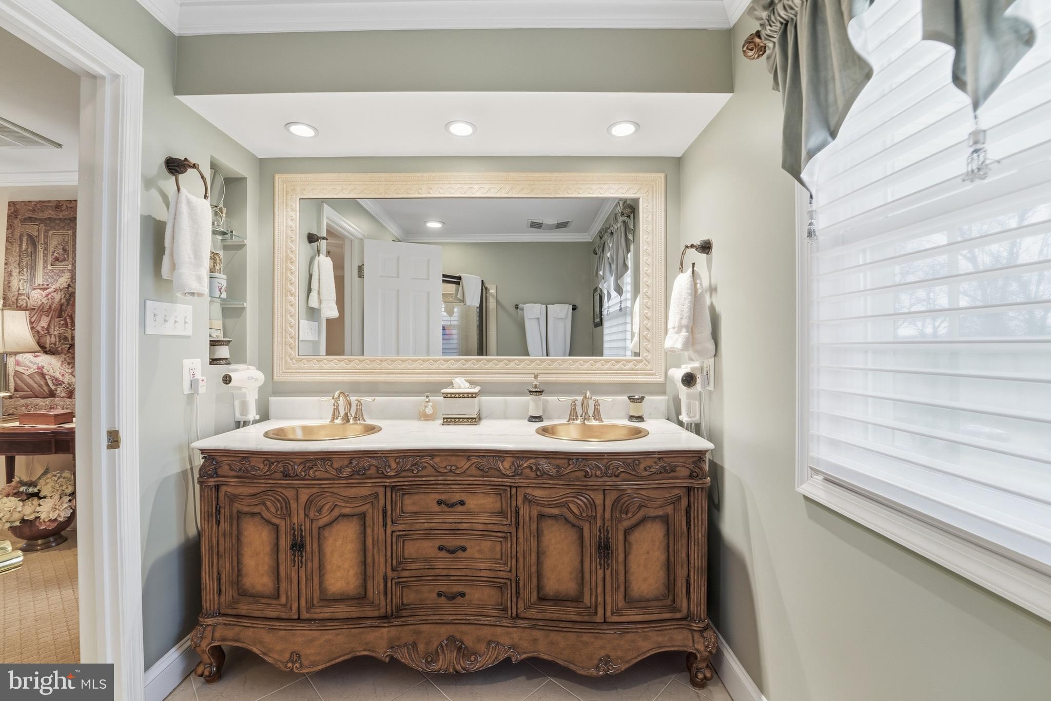 RIVERSIDE MANOR - Residential