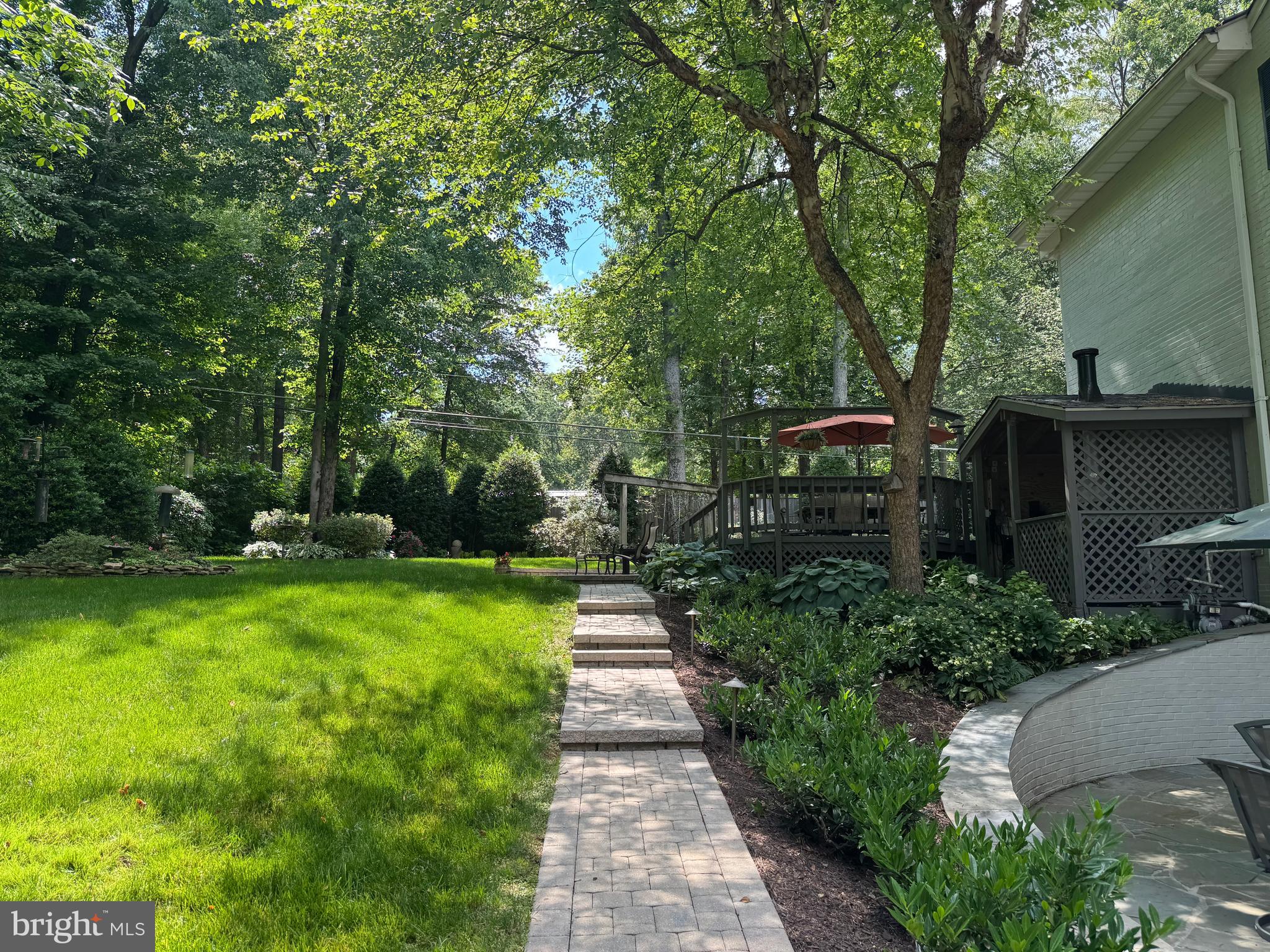 RIVERSIDE MANOR - Residential