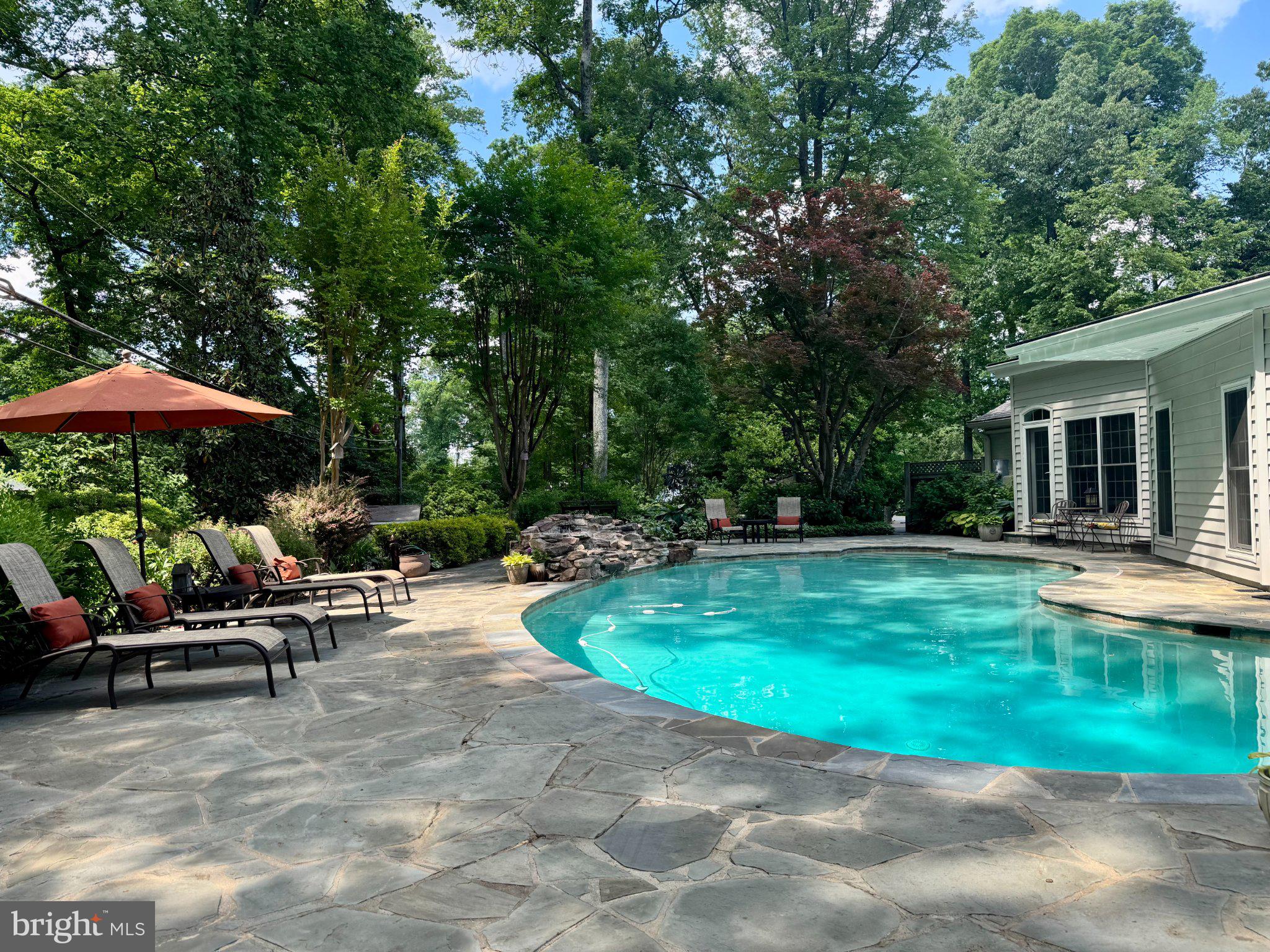RIVERSIDE MANOR - Residential