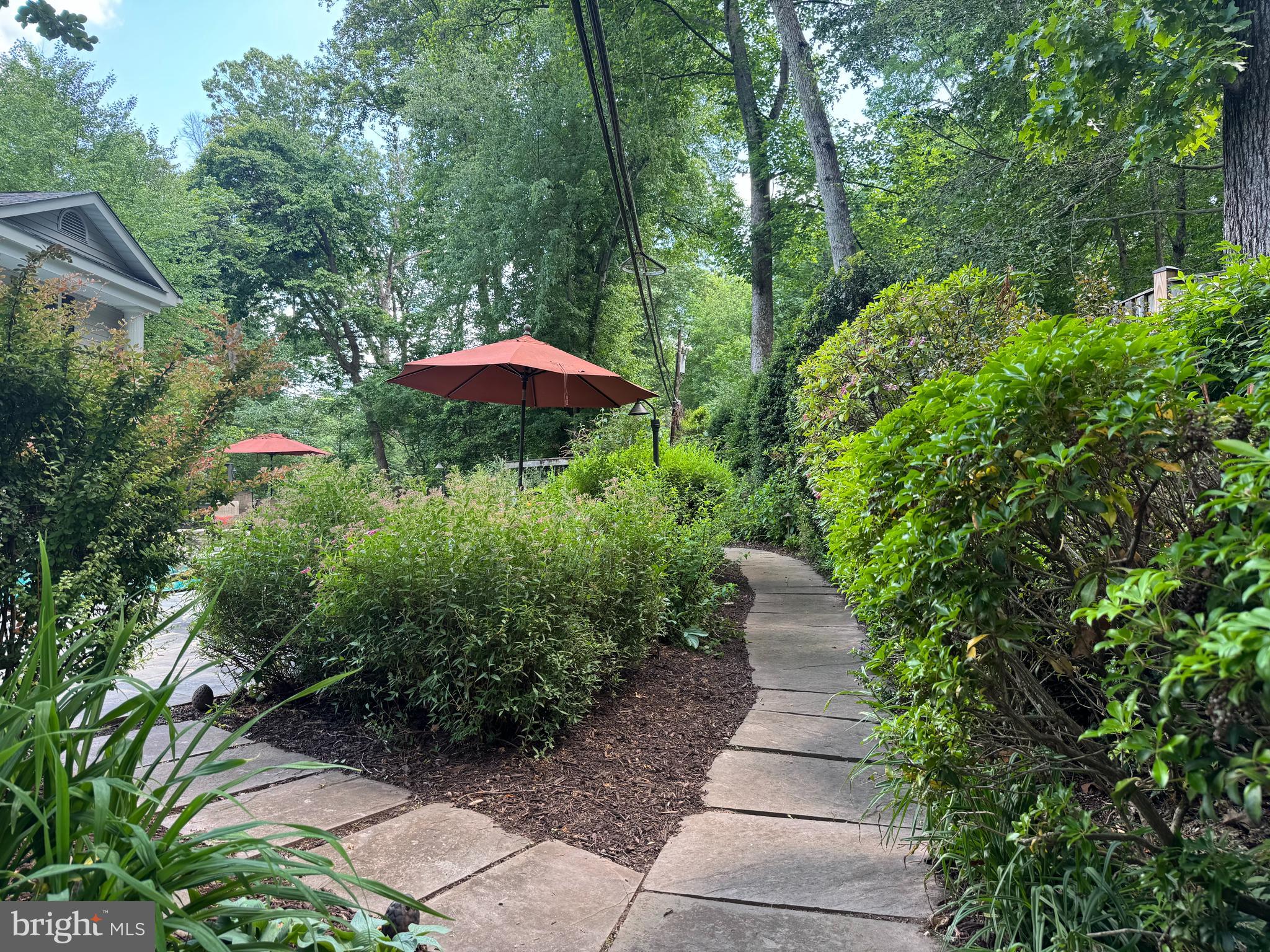 RIVERSIDE MANOR - Residential
