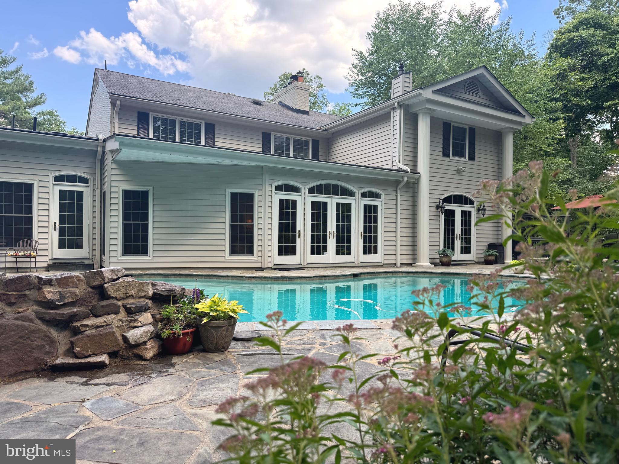 RIVERSIDE MANOR - Residential