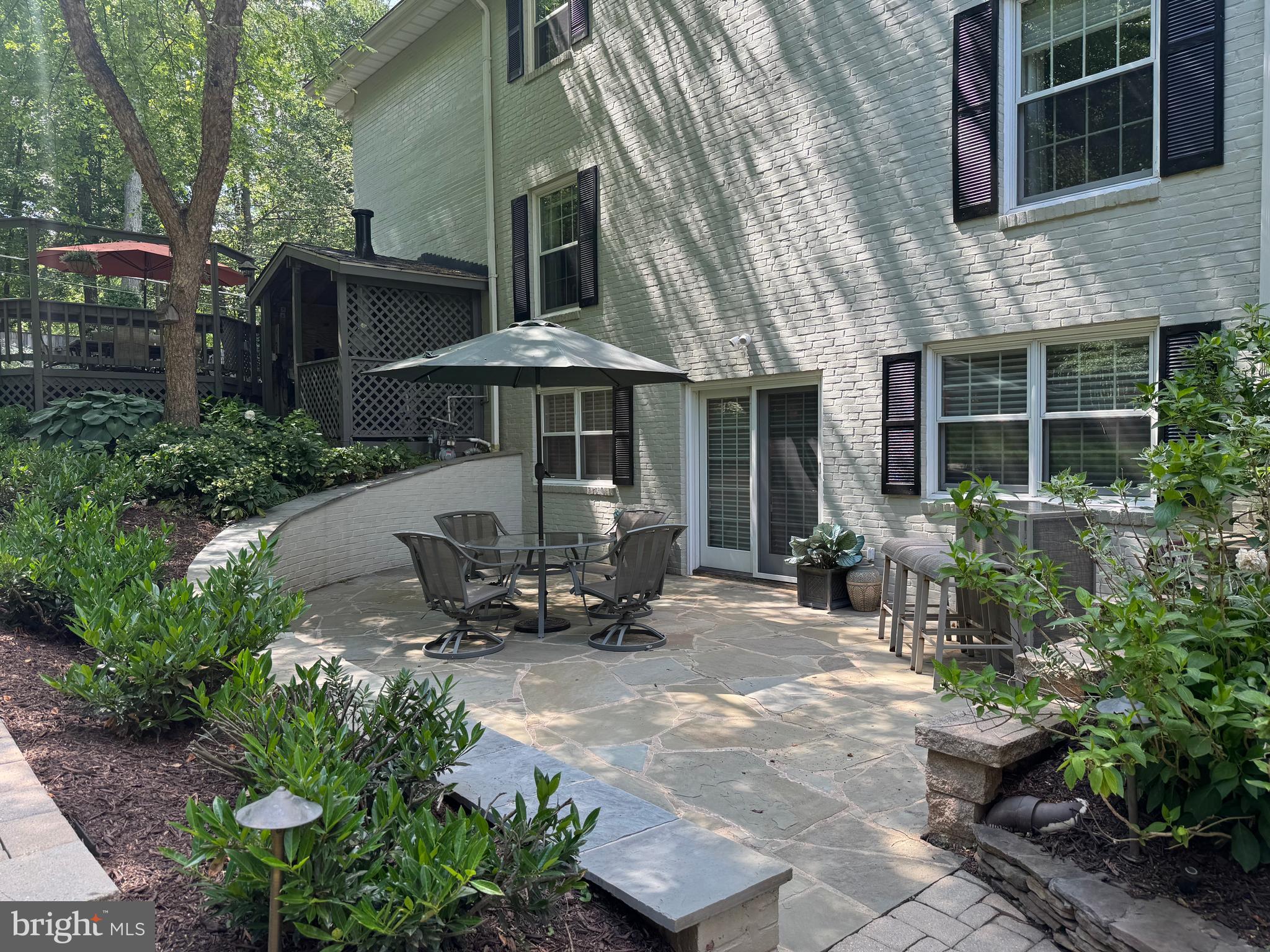 RIVERSIDE MANOR - Residential