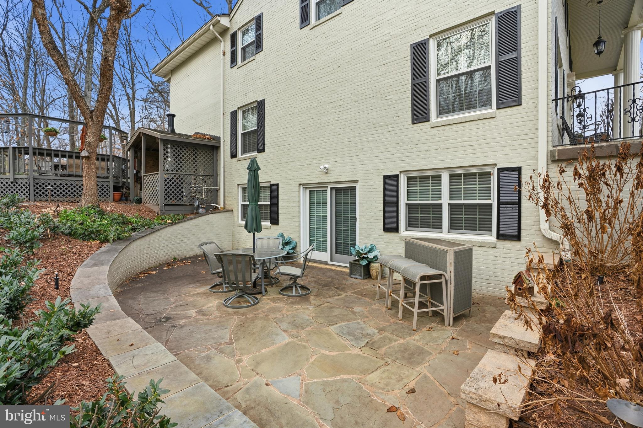 RIVERSIDE MANOR - Residential