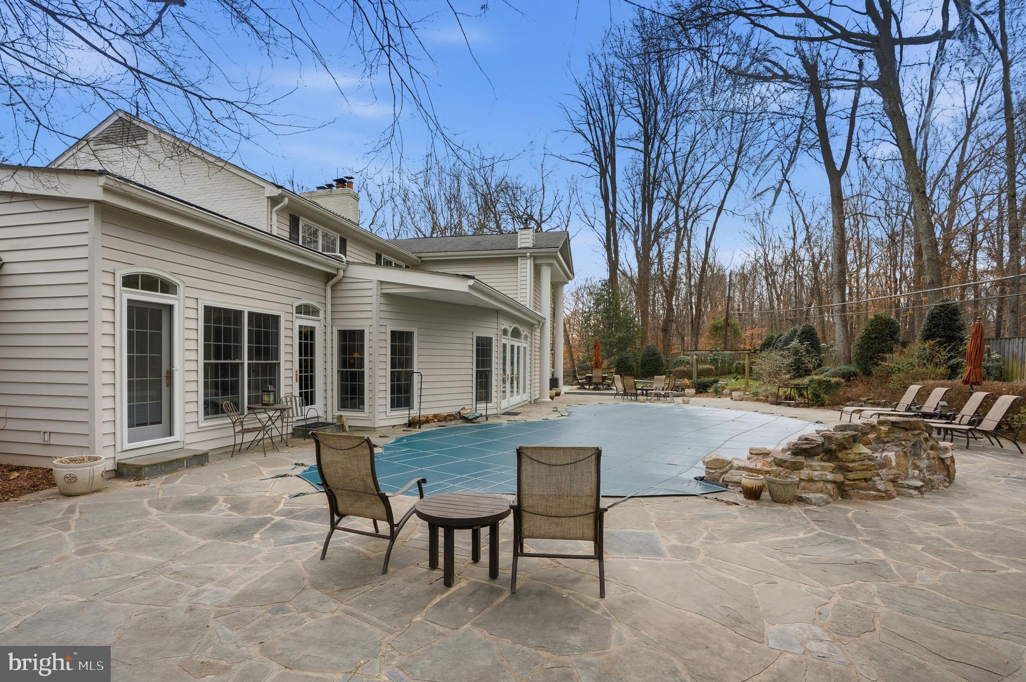 RIVERSIDE MANOR - Residential