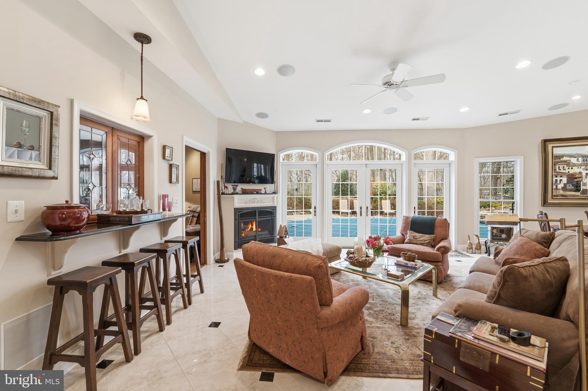 RIVERSIDE MANOR - Residential