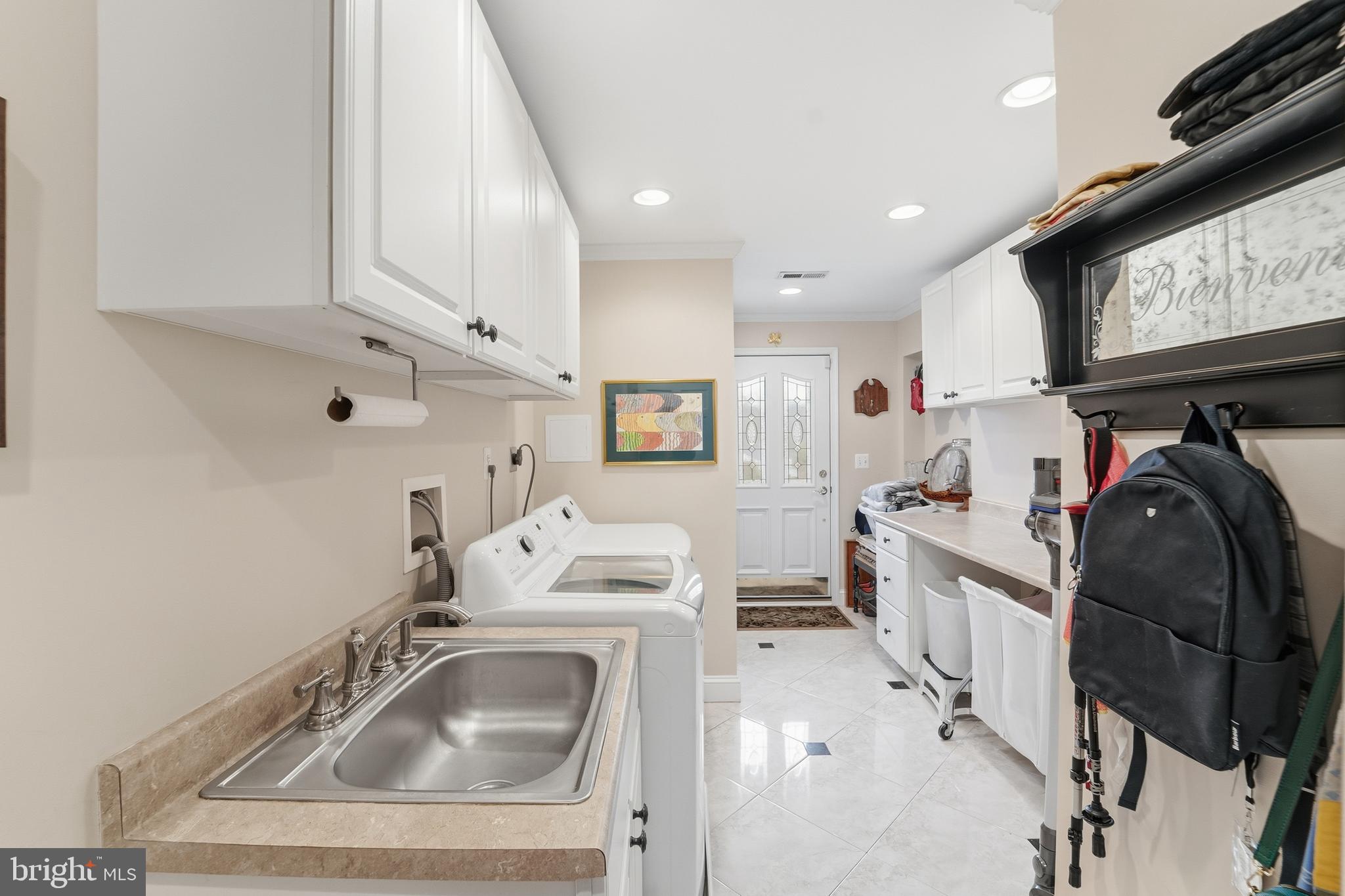 RIVERSIDE MANOR - Residential