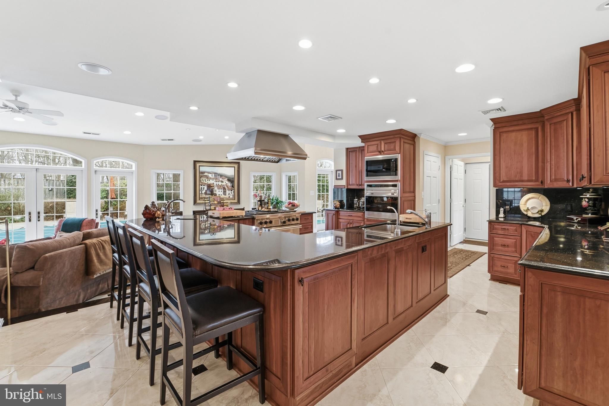 RIVERSIDE MANOR - Residential