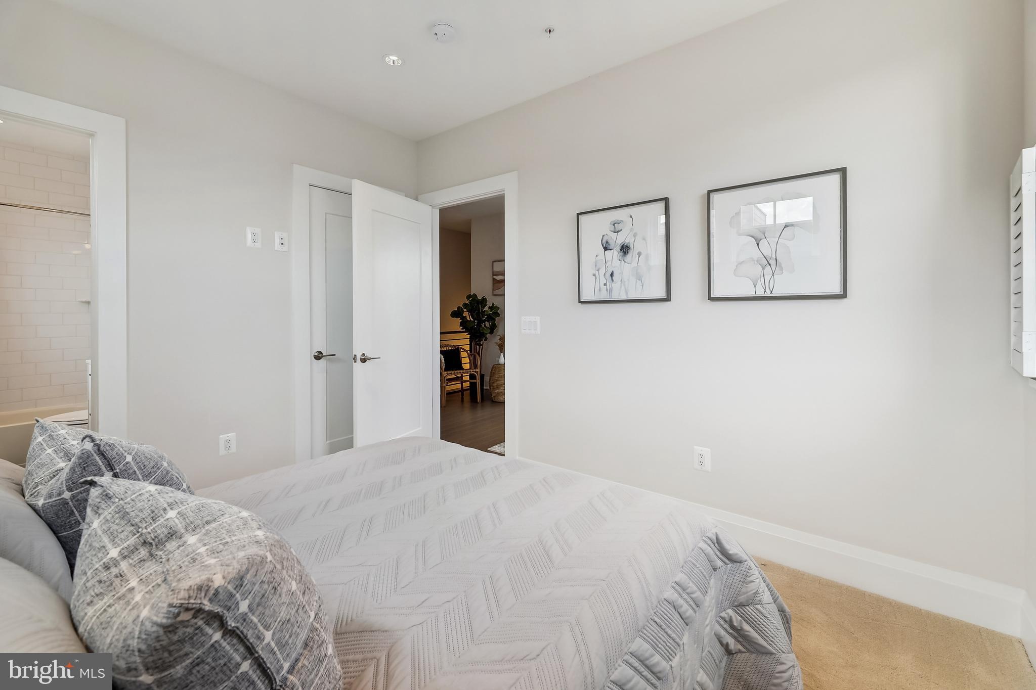 ROBINSON LANDING - Residential