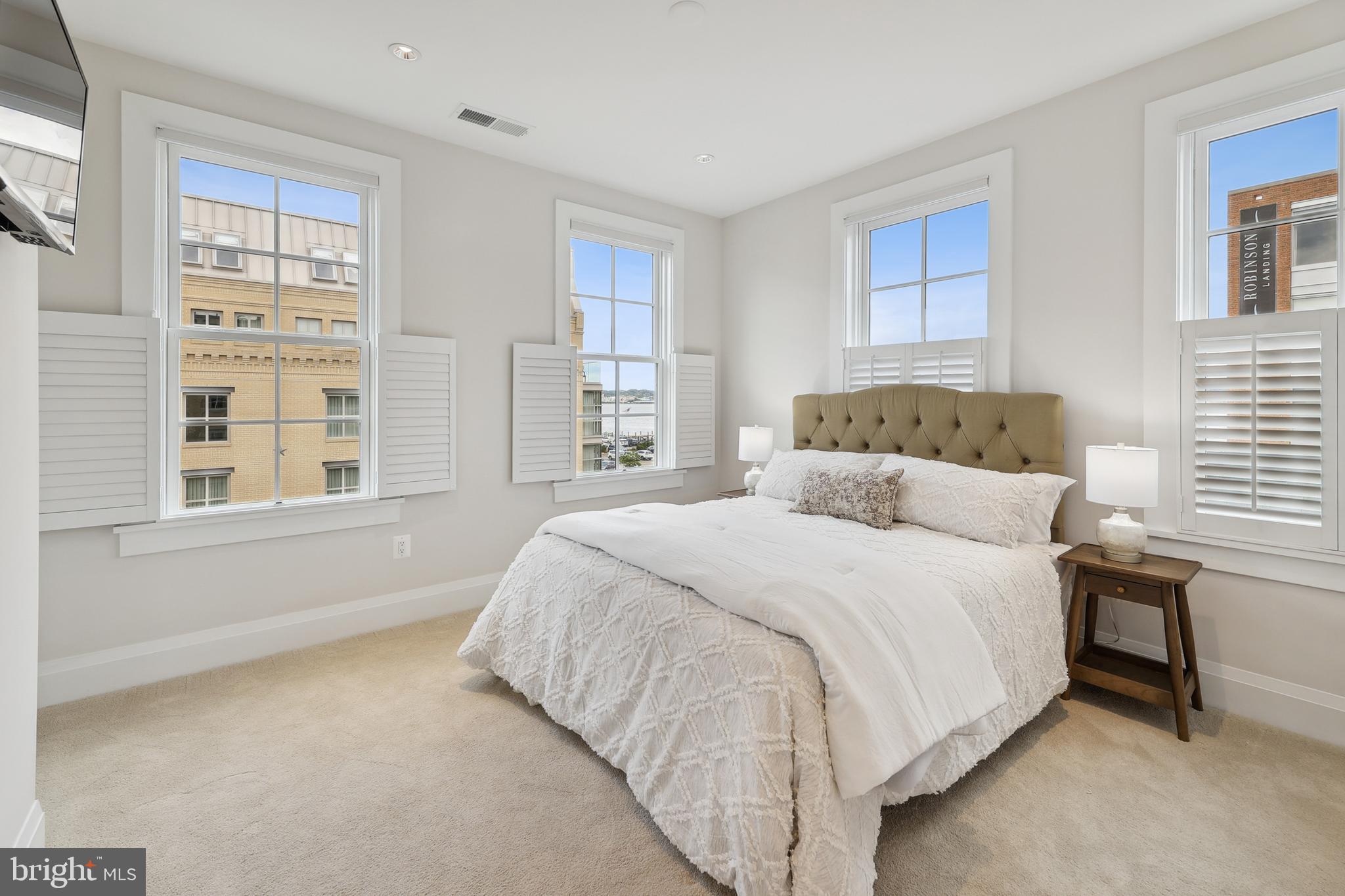 ROBINSON LANDING - Residential