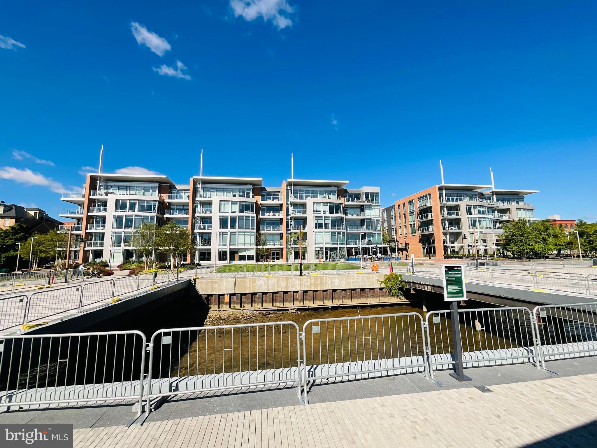 ROBINSON LANDING - Residential