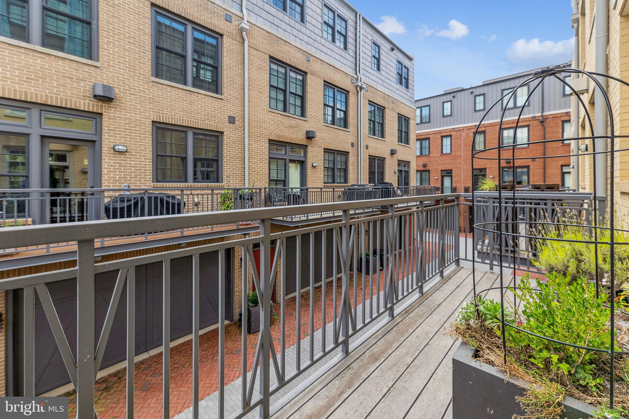 ROBINSON LANDING - Residential