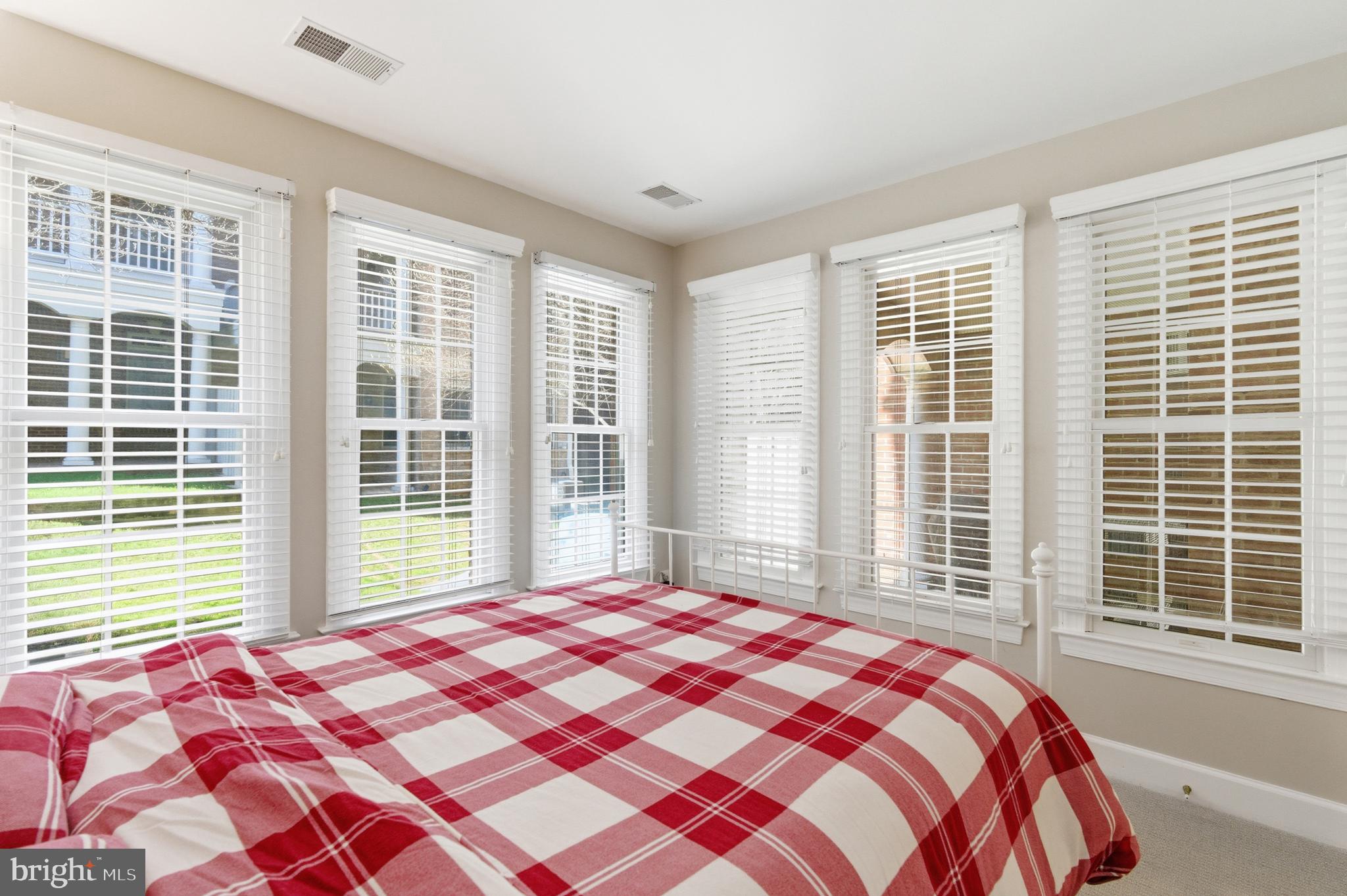 MCLEAN PLACE - Residential