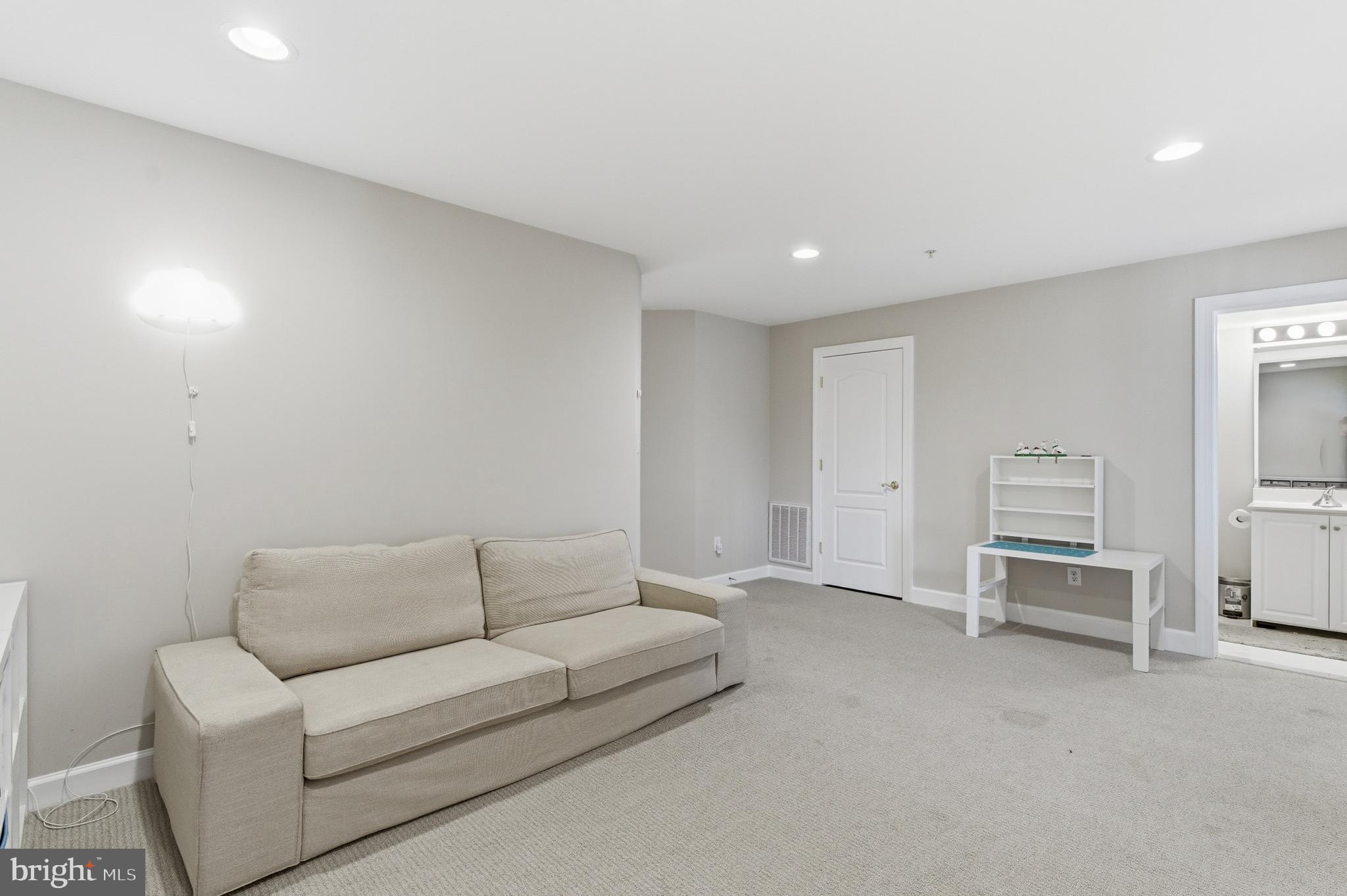 MCLEAN PLACE - Residential