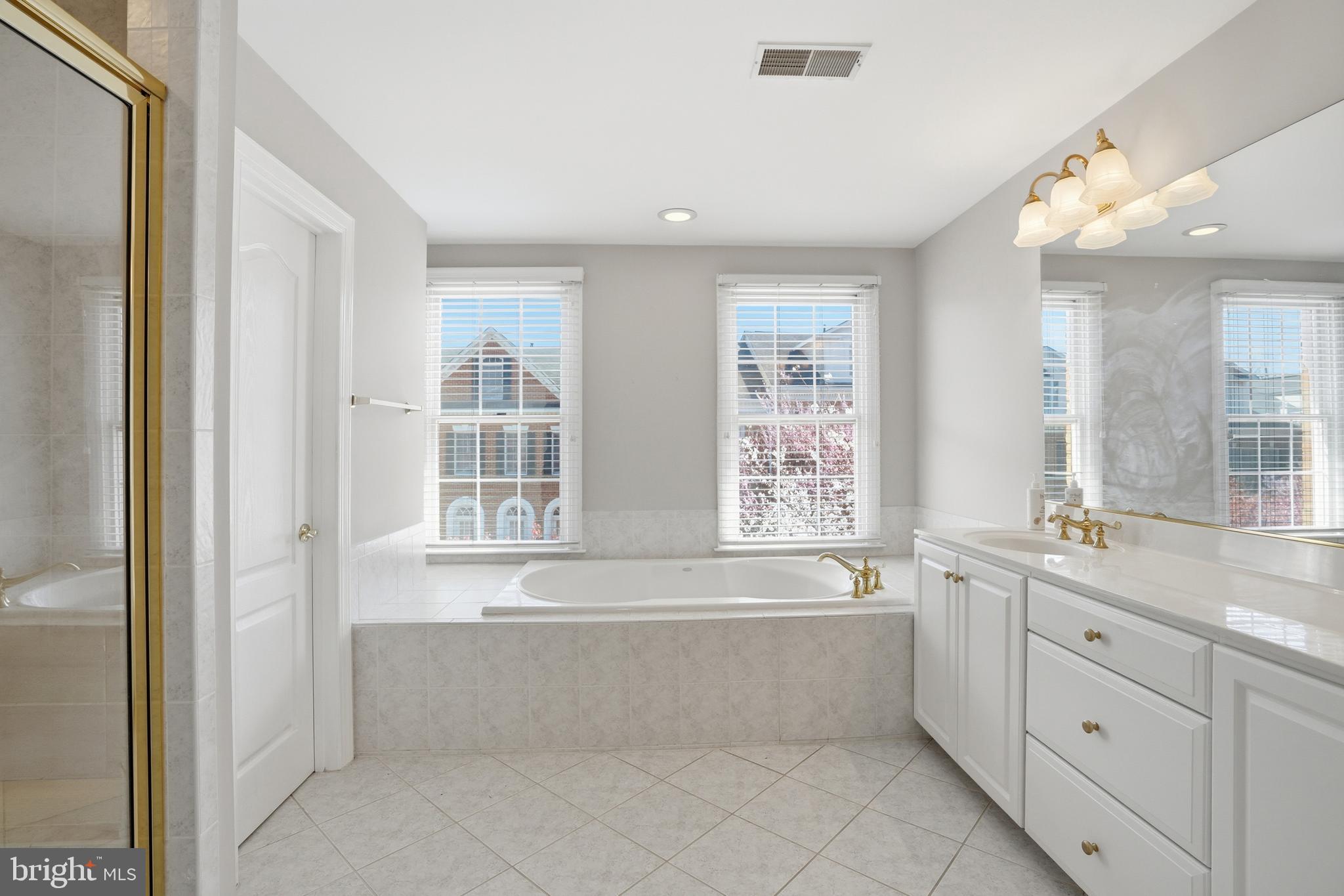 MCLEAN PLACE - Residential