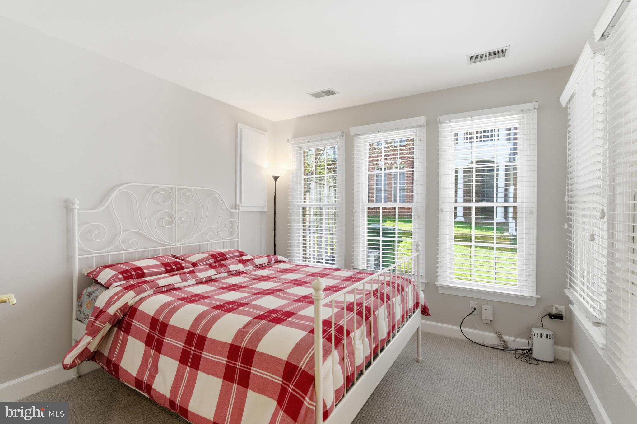 MCLEAN PLACE - Residential