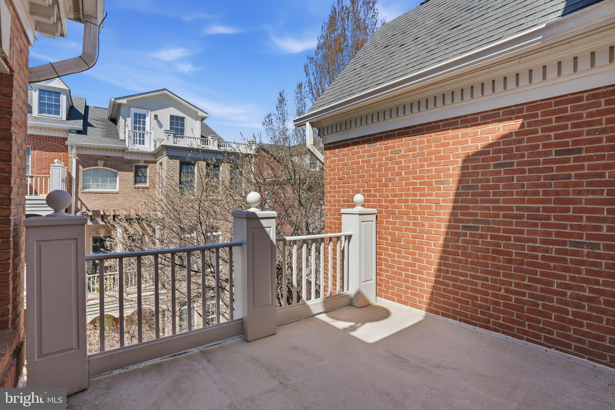 MCLEAN PLACE - Residential