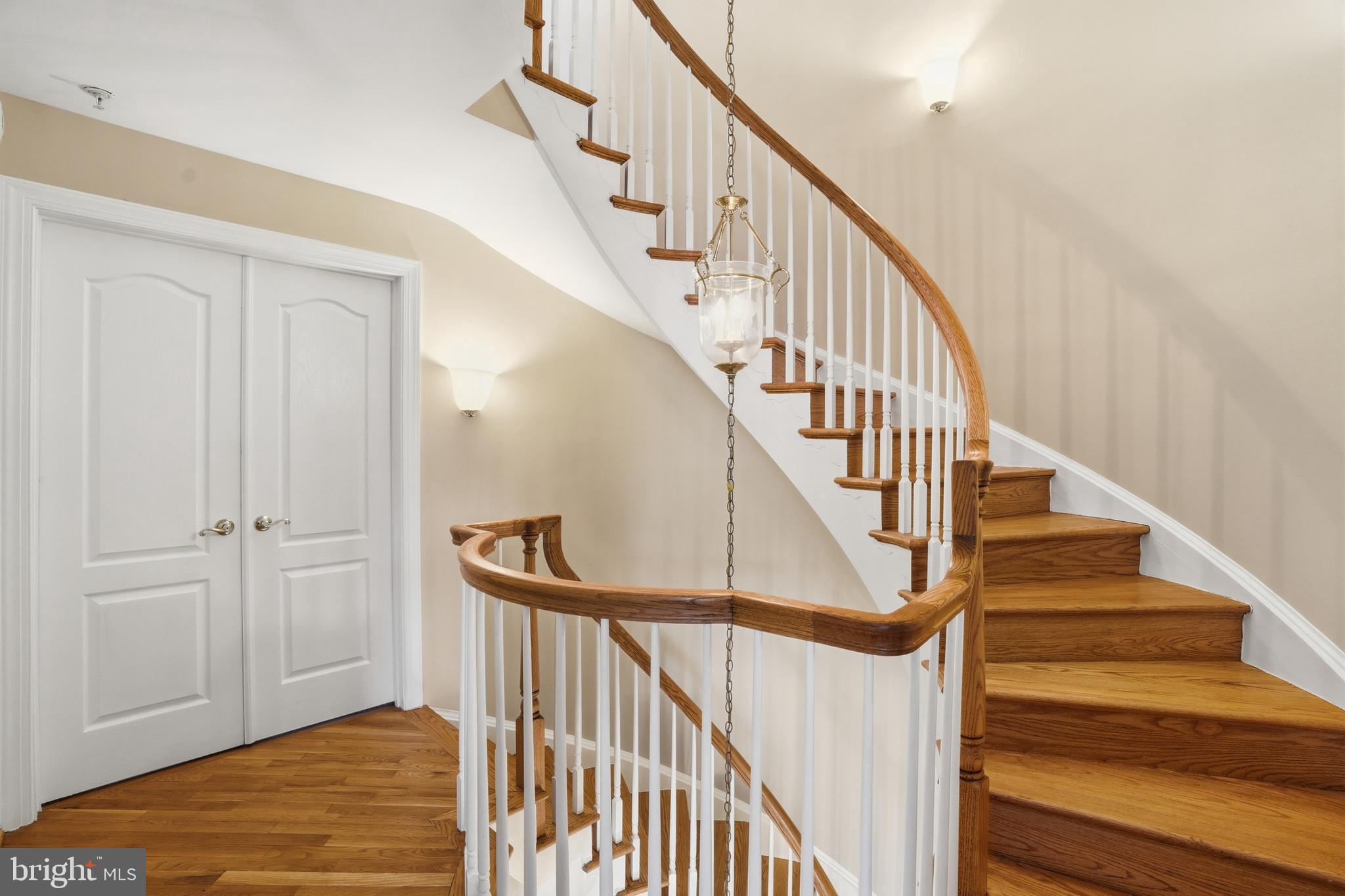 MCLEAN PLACE - Residential